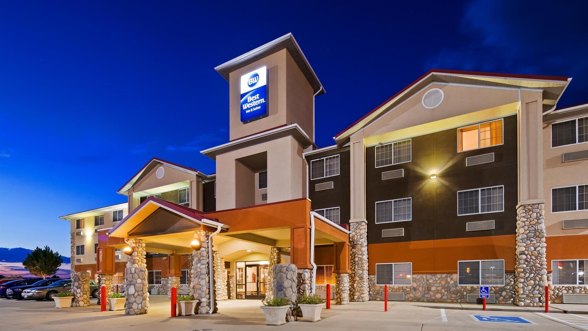 Vista Exterior Best Western Firestone Inn & Suites