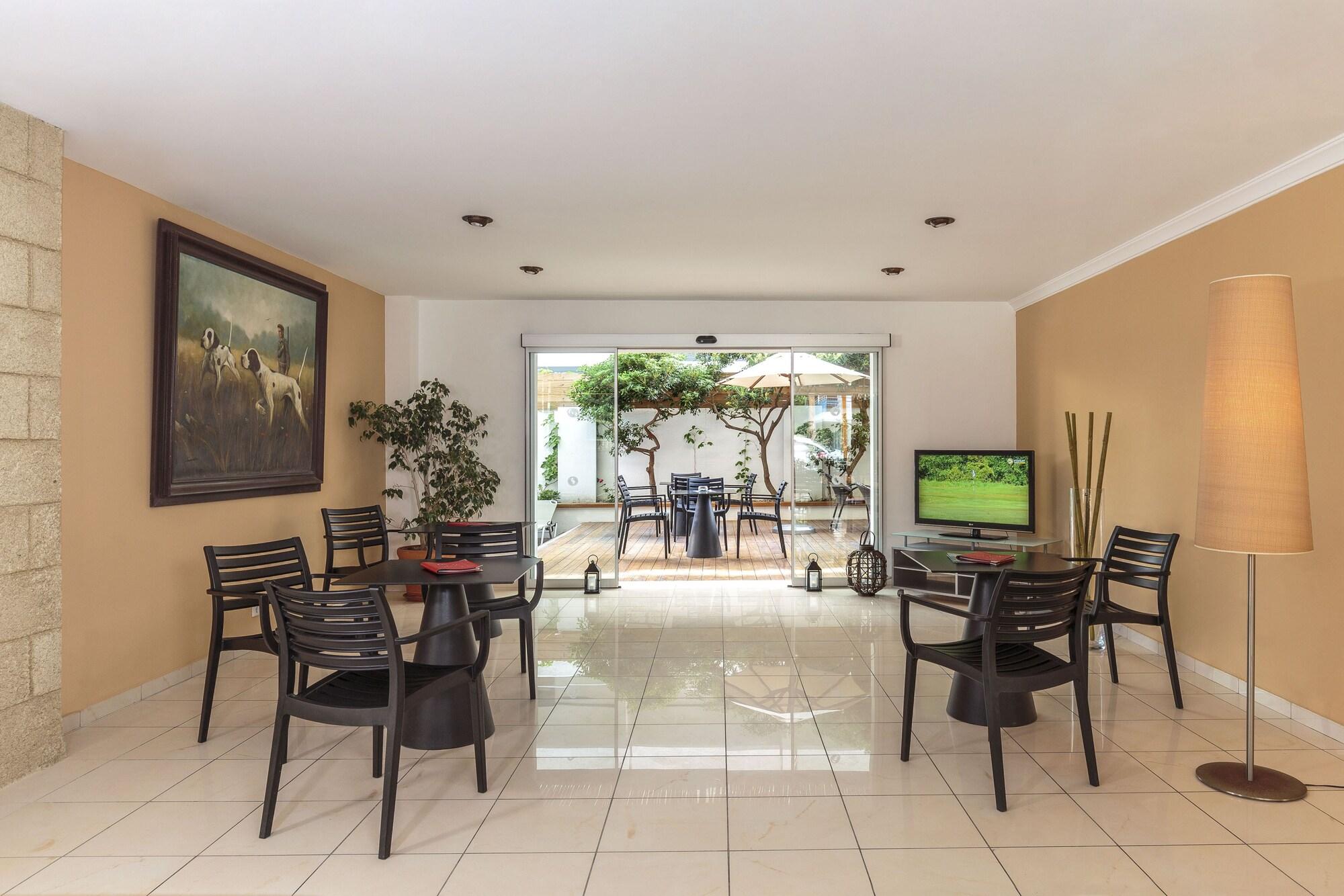Vista Lobby Athena Hotel