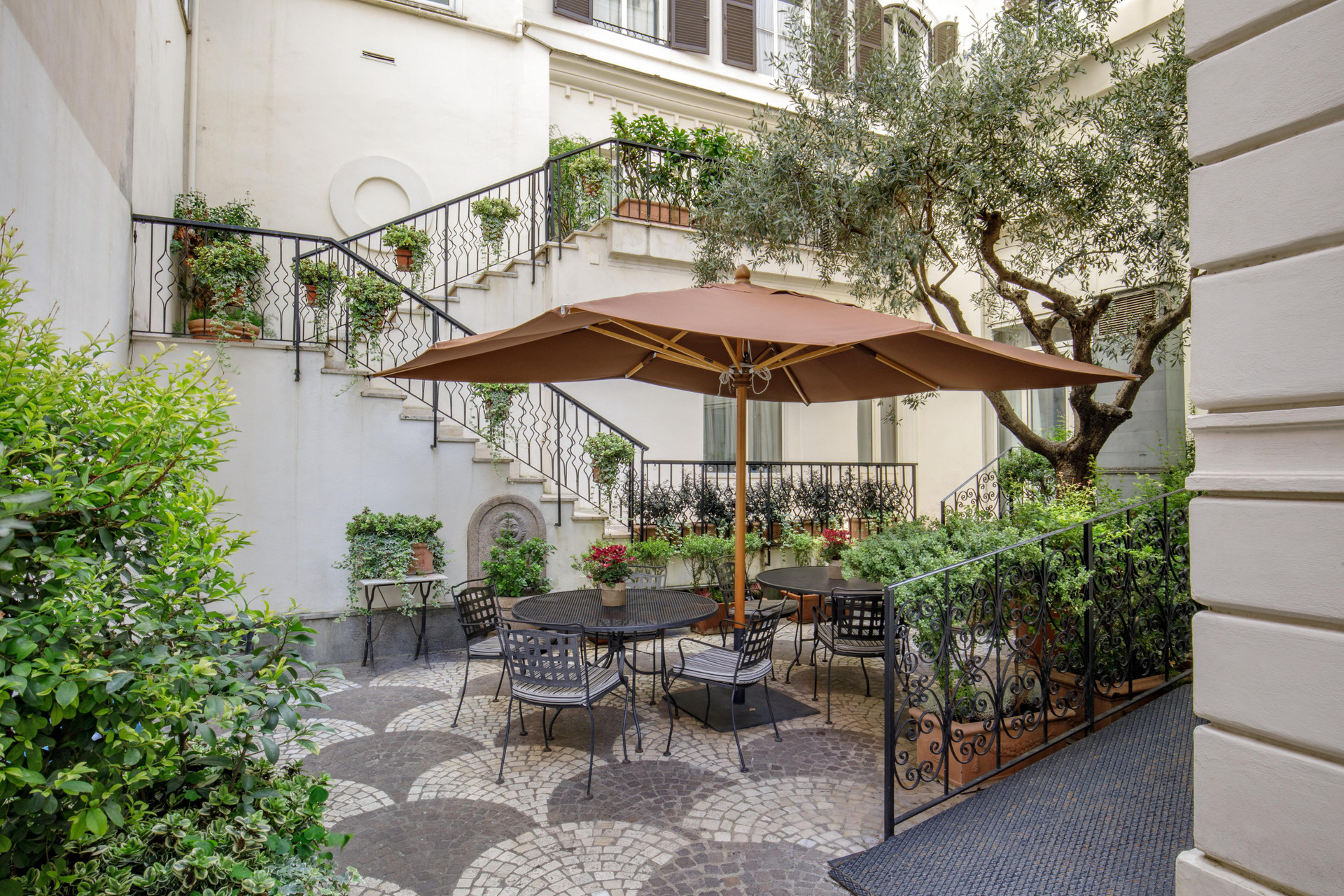 Vista Exterior Hotel Royal Court