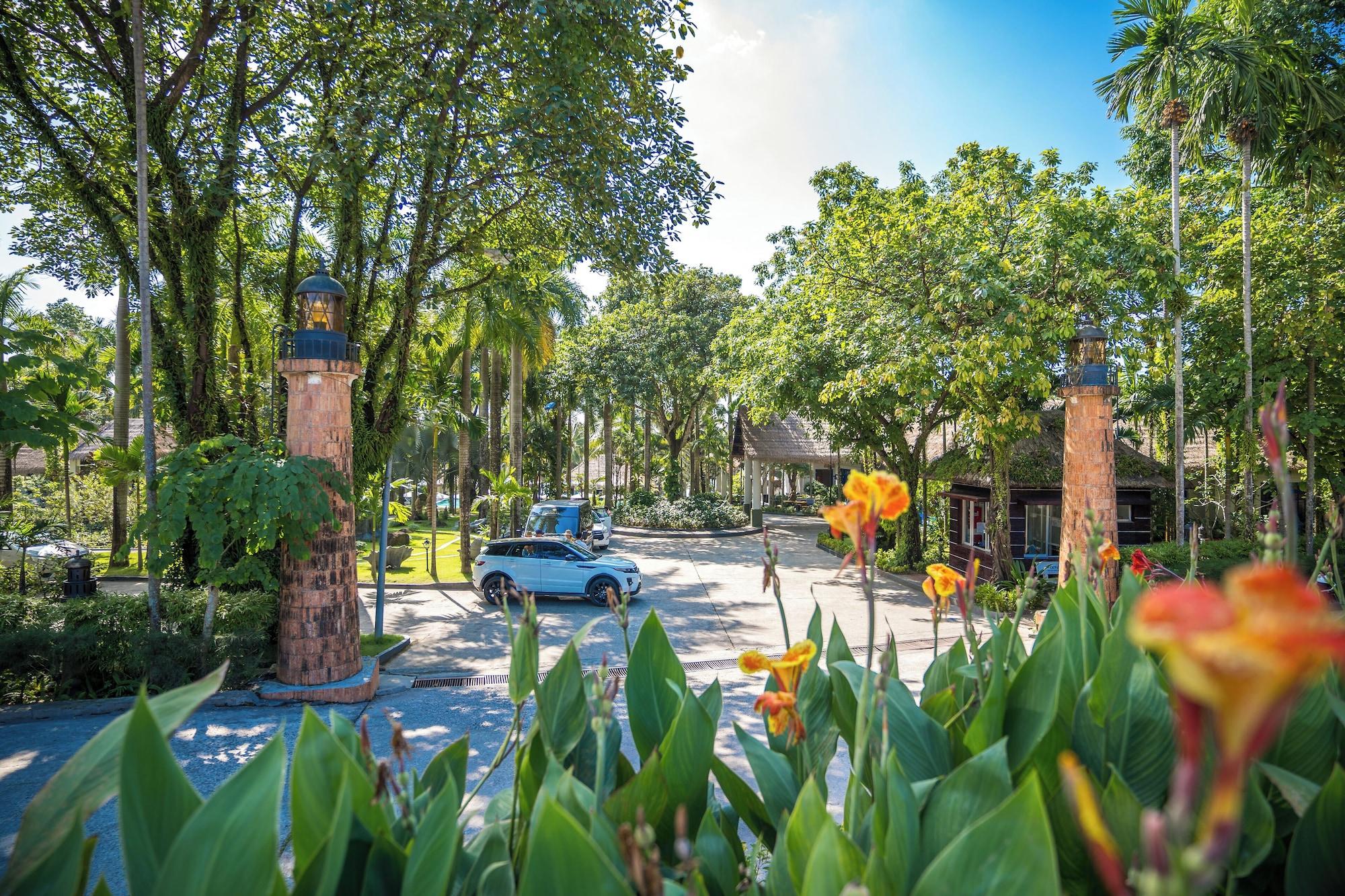 Vista Exterior L'Azure Resort and Spa