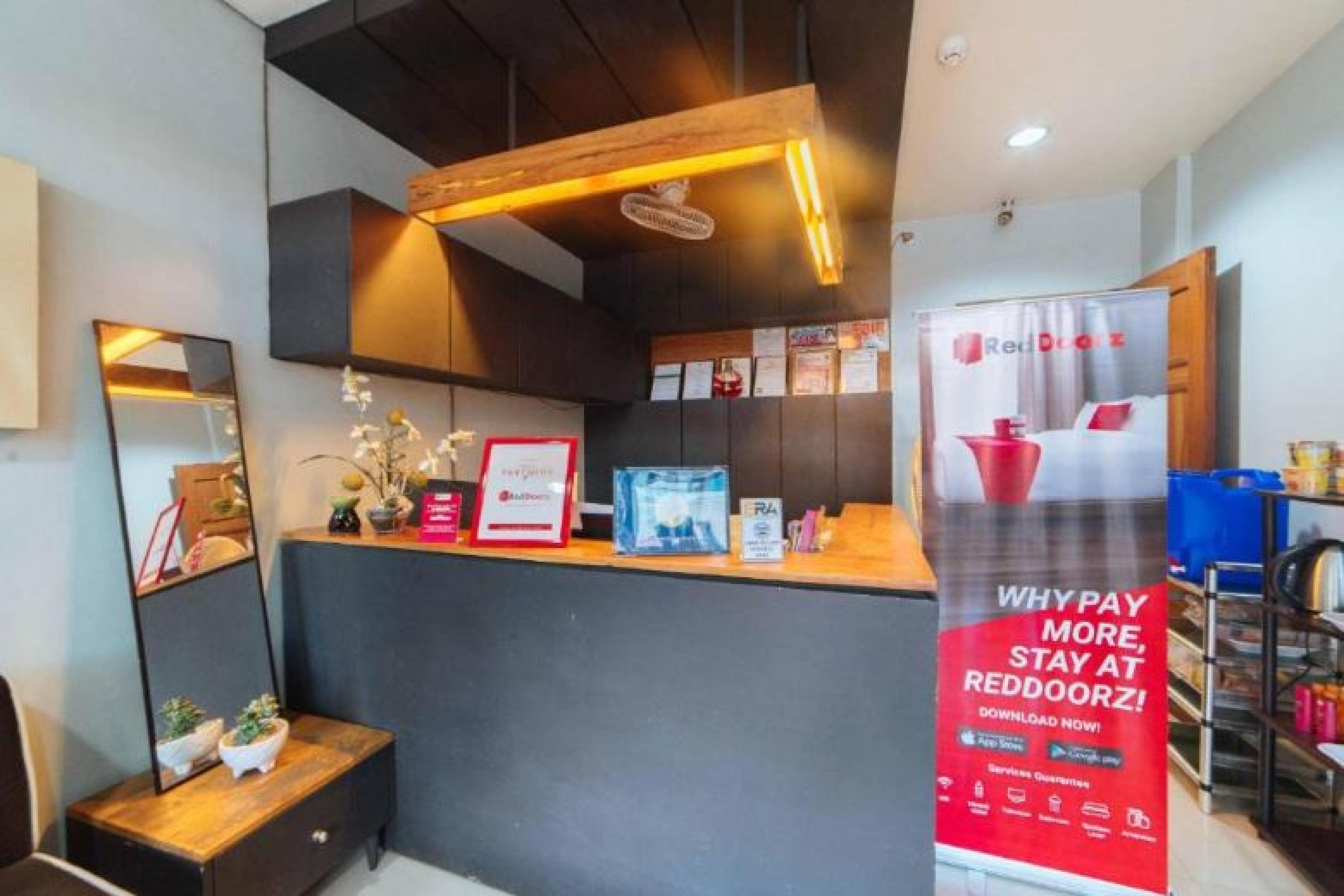 Vista Lobby RedDoorz near New Government Center