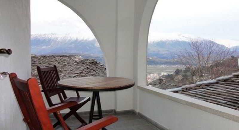 Varios Hotel Kalemi 2