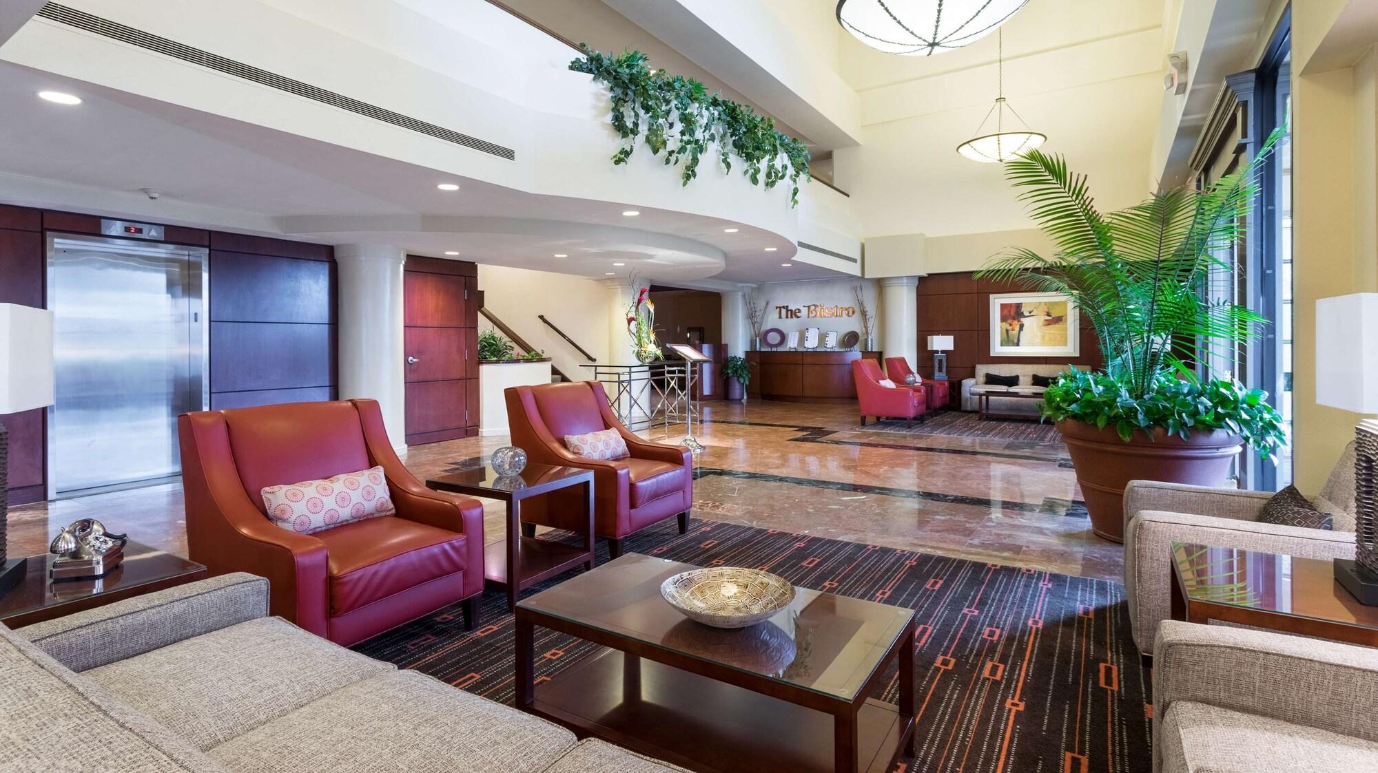 Vista Lobby DoubleTree Suites by Hilton Hotel Cincinnati - Blue Ash