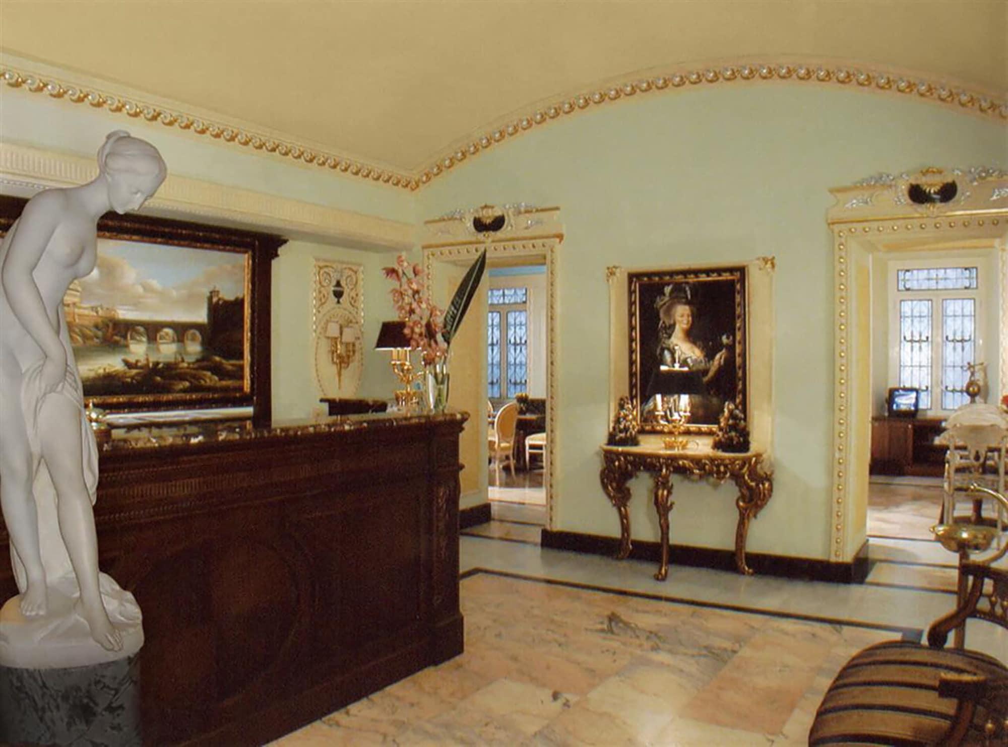 Vista Lobby Champagne Palace Hotel