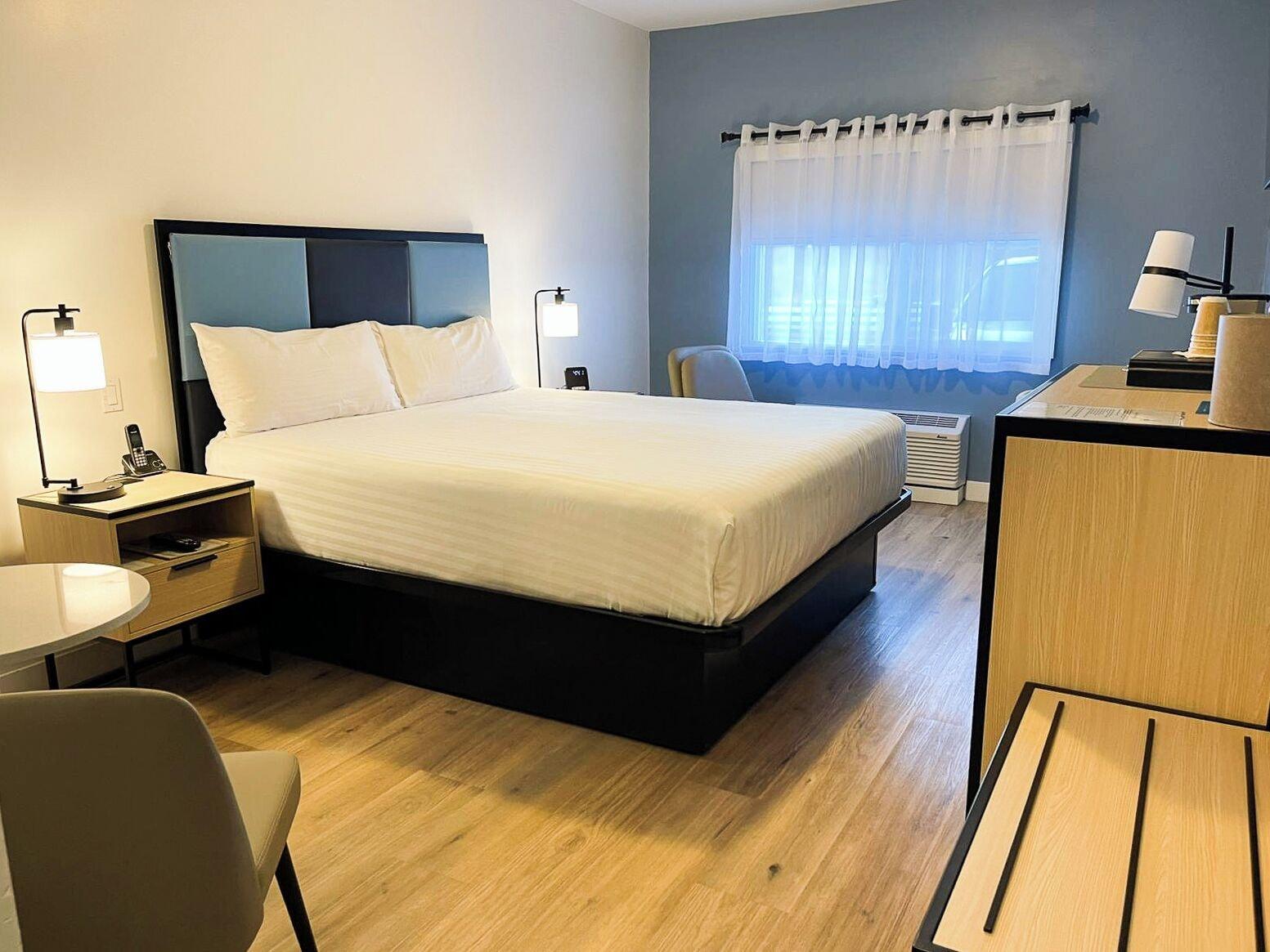 Varios SKKY Hotel