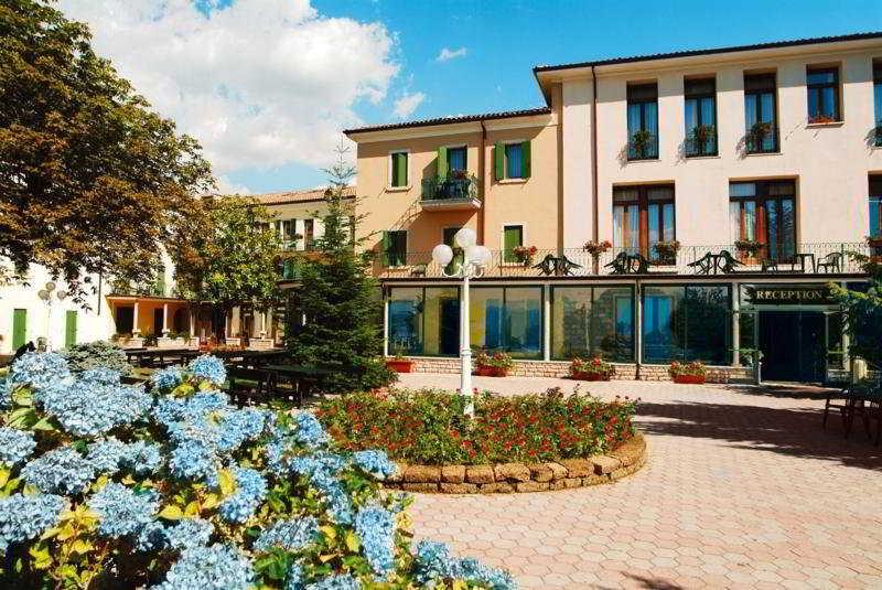 Vista Exterior Park Hotel Jolanda