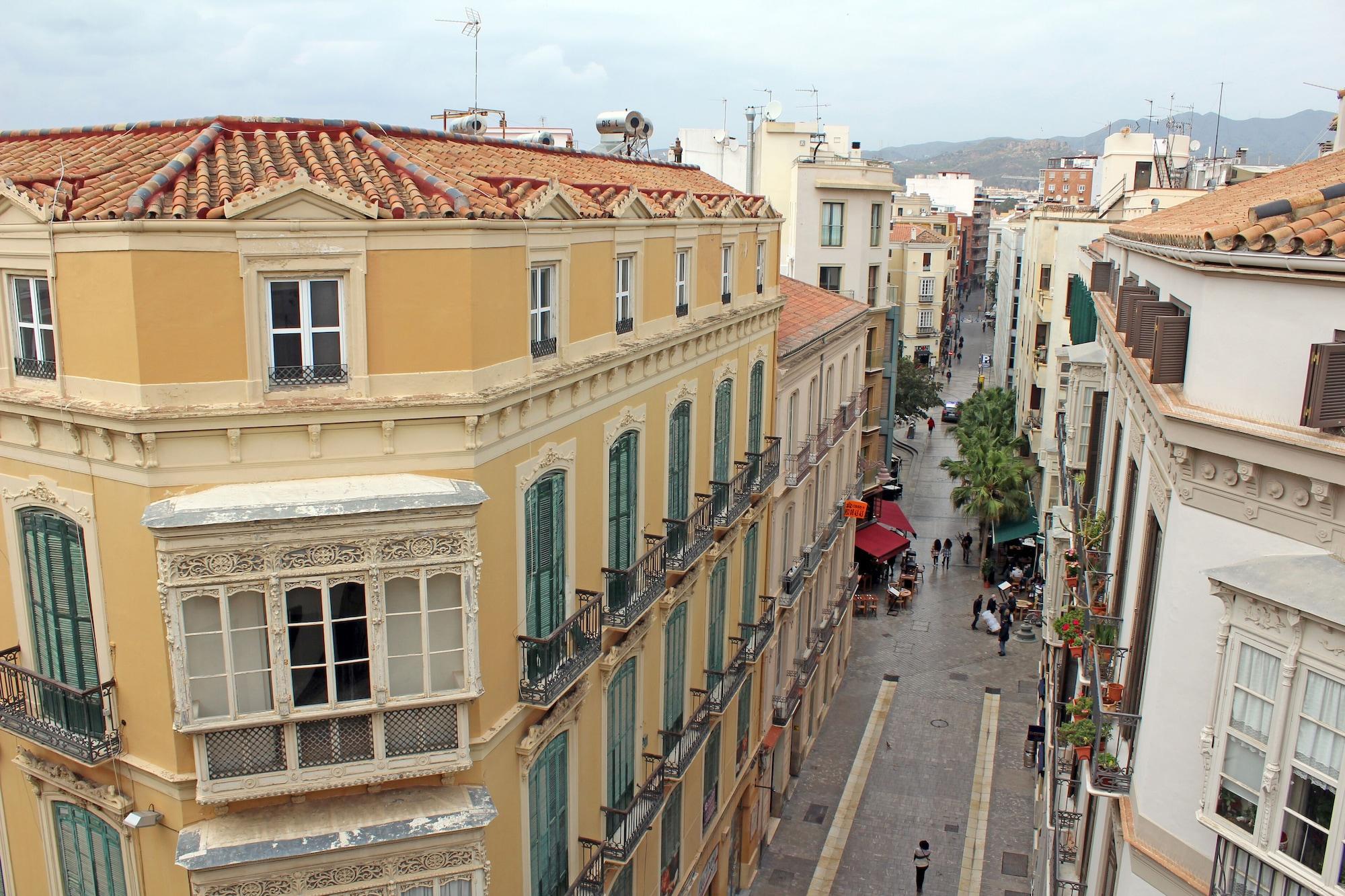 Vista da fachada Apartamentos Málaga Premium