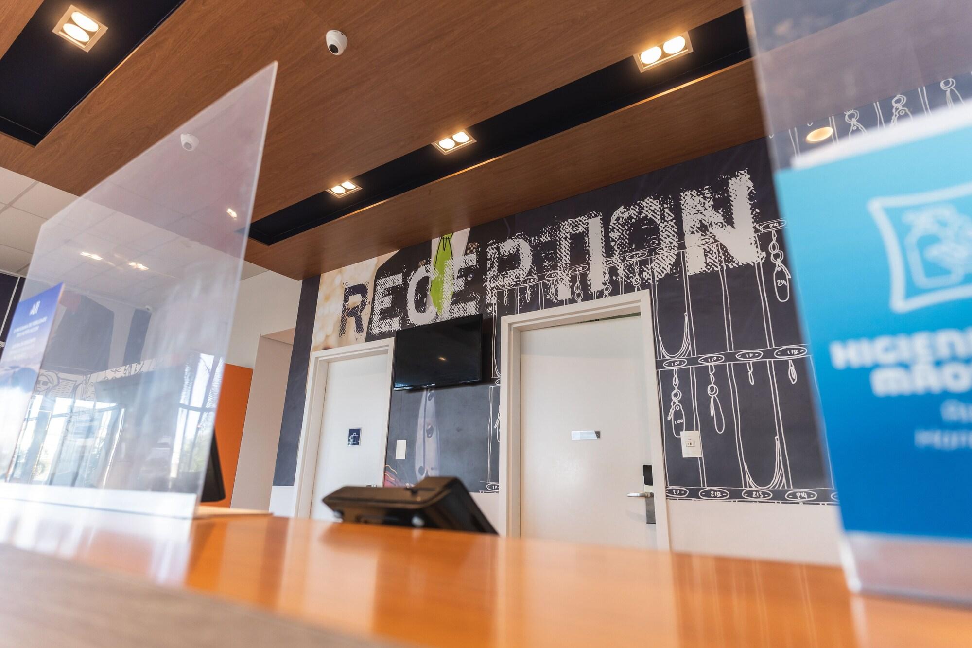 Vista Lobby Ibis Budget - Circuito da Fé