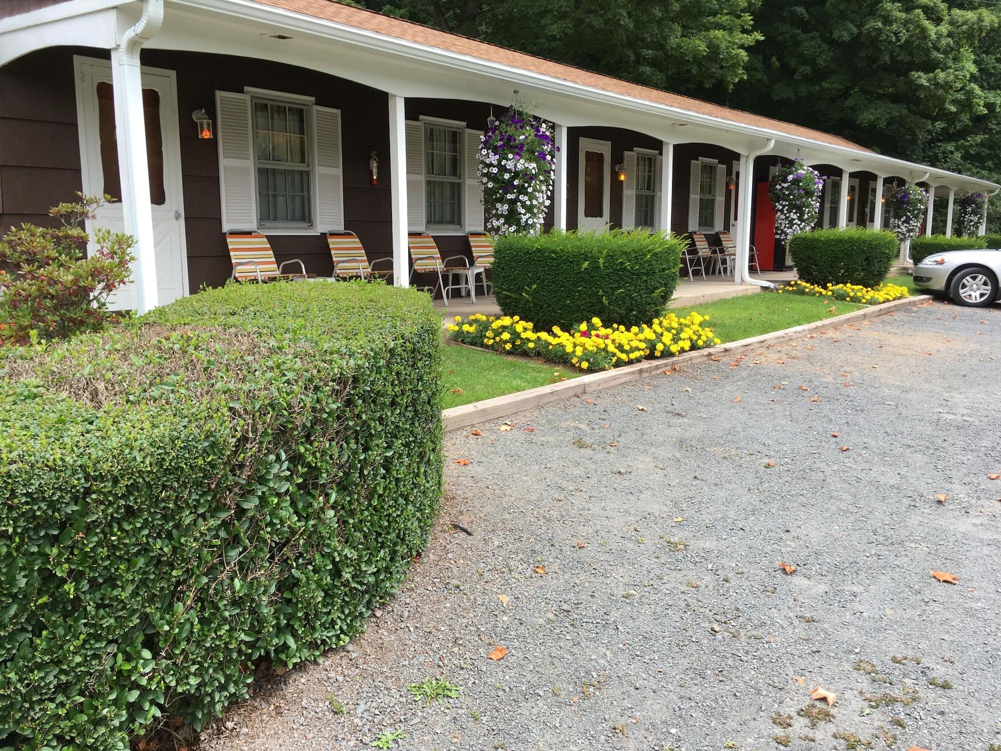 Vista Exterior Cave Mountain Motel