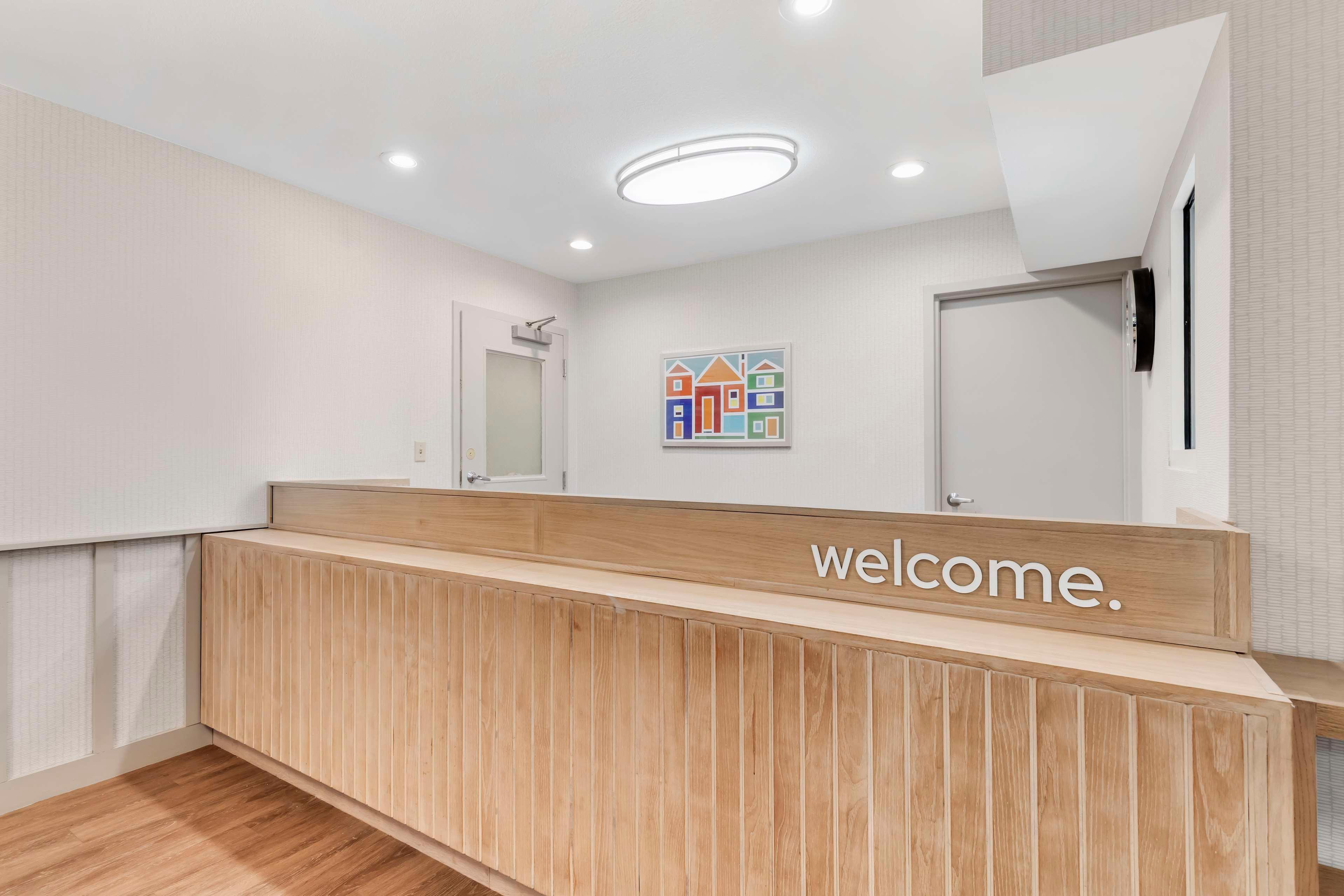 Vista Lobby Sonesta Simply Suites Baltimore BWI Airport