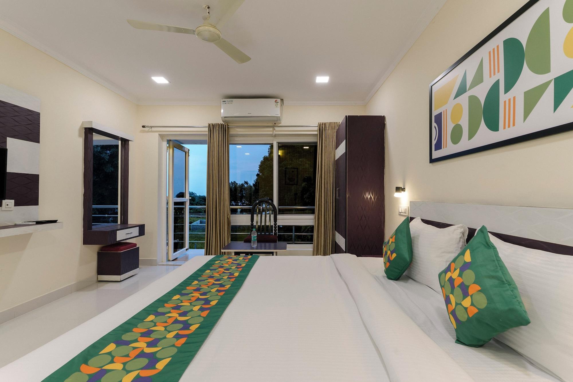 Habitación Treebo SNS Grand Inn with Swimming Pool