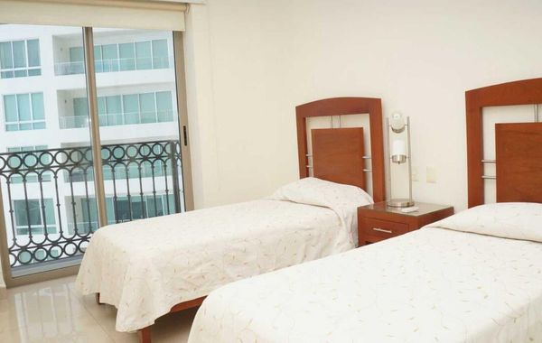 BEAUTIFUL, LUXURY Mazatlan Condo Right on Beach!! - Los mejores hoteles solo adultos en Mazatlán, Sinaloa