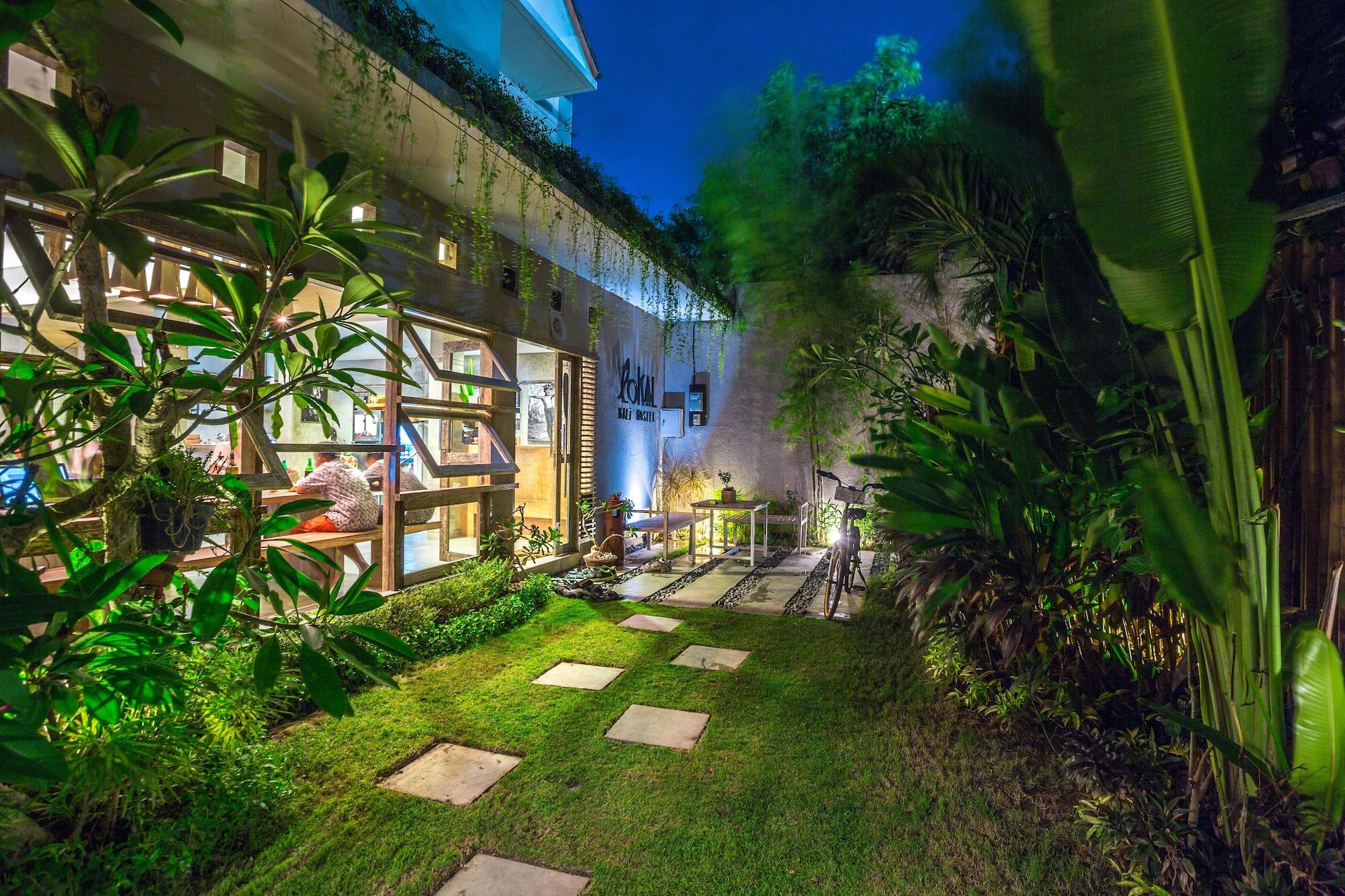 Vista Exterior Lokal Bali Hostel