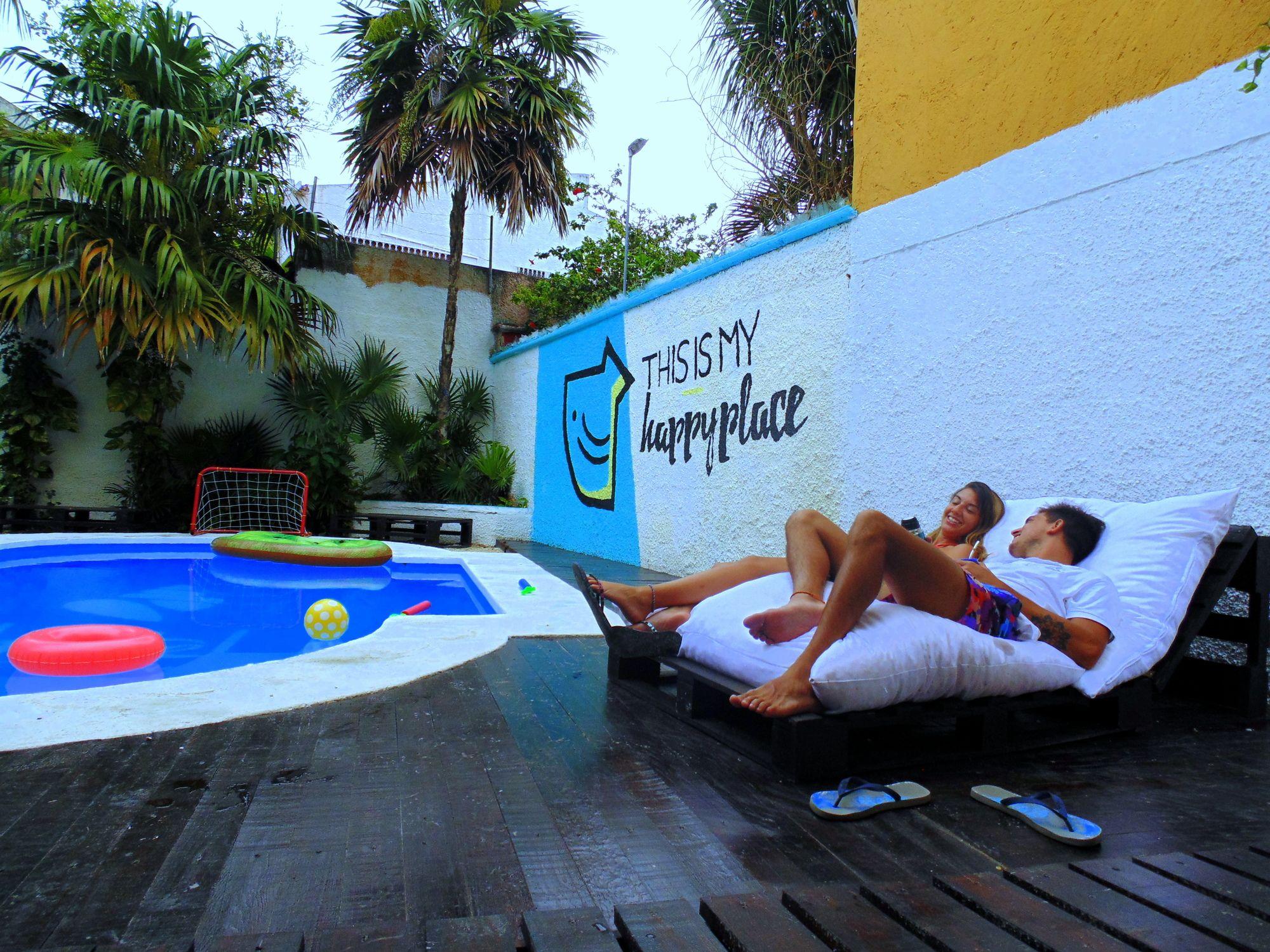 Vista Piscina Hostel Cancun