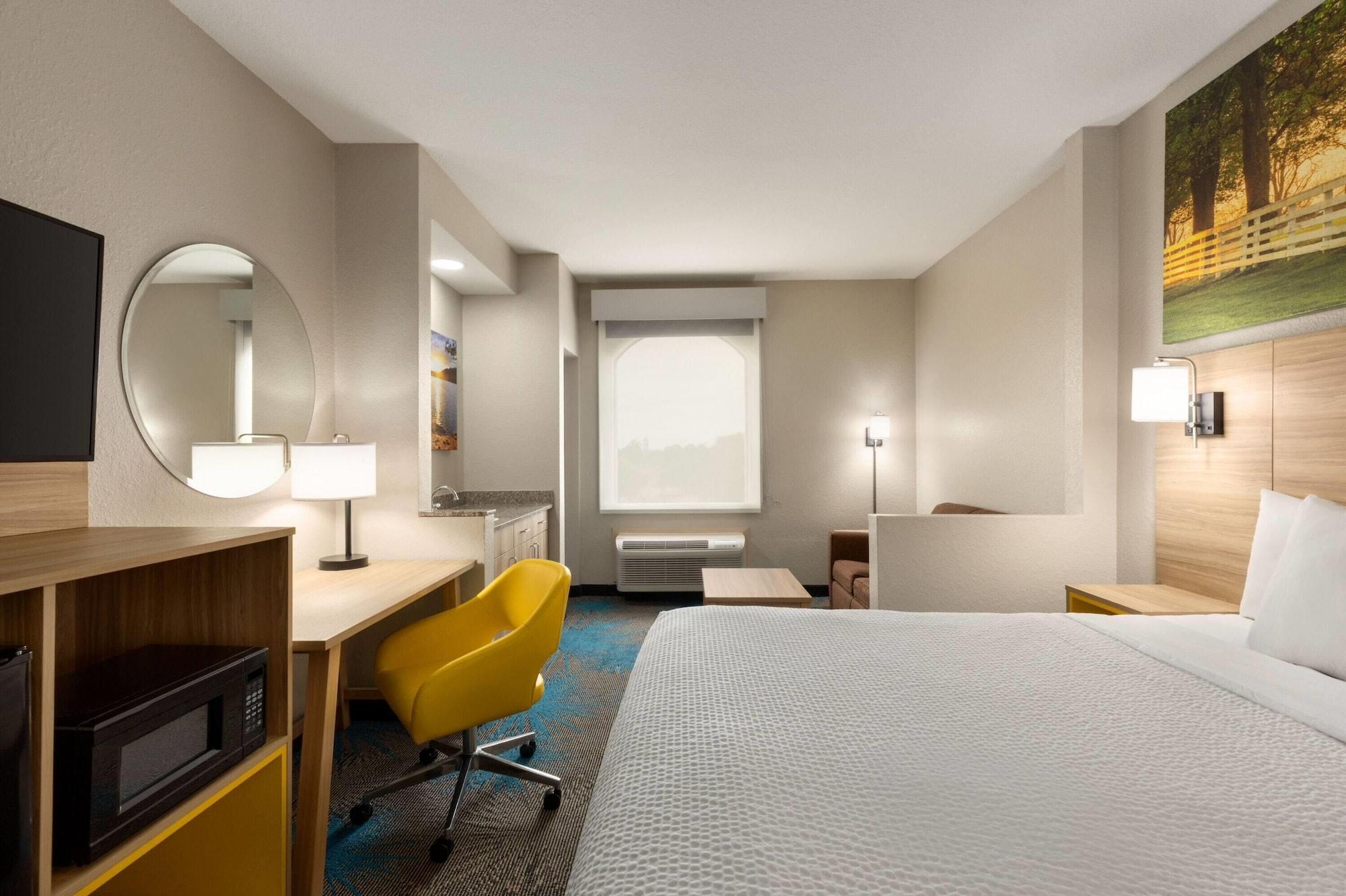 Habitación Days Inn & Suites by Wyndham Prattville-Montgomery