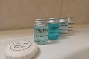 Alquiler Vacacional - Ocean Breeze Retreat: Tropical 2-Bedroom Haven with Stunning Sea Views