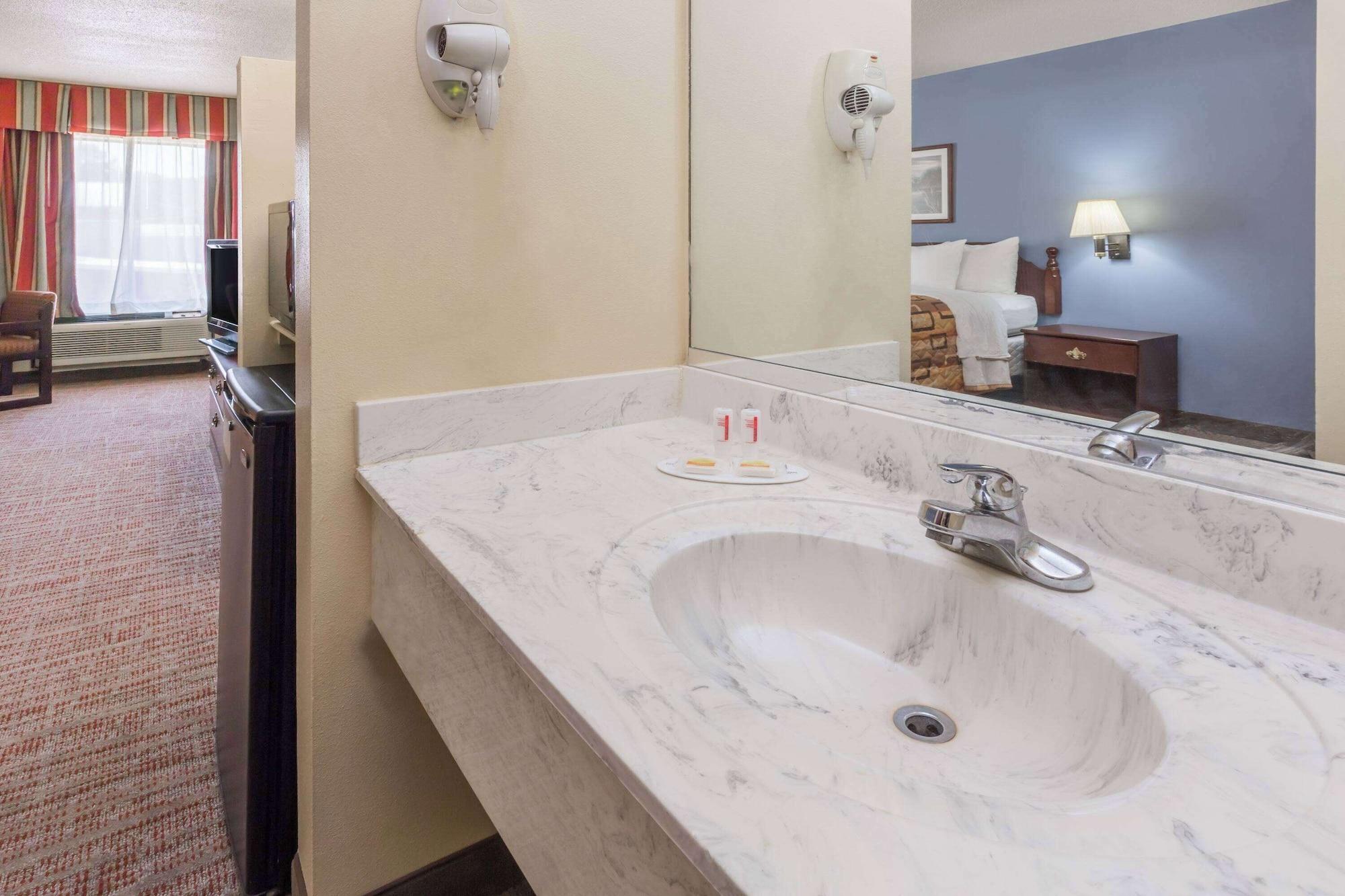 Equipamiento de Habitación Days Inn by Wyndham Rayne/Crowley