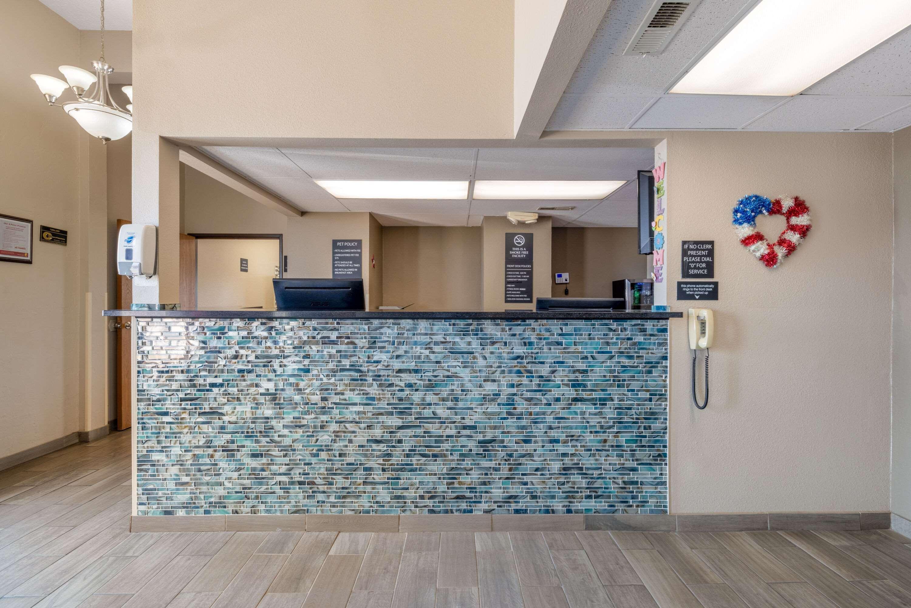 Vista Lobby Super 8 by Wyndham O Neill NE