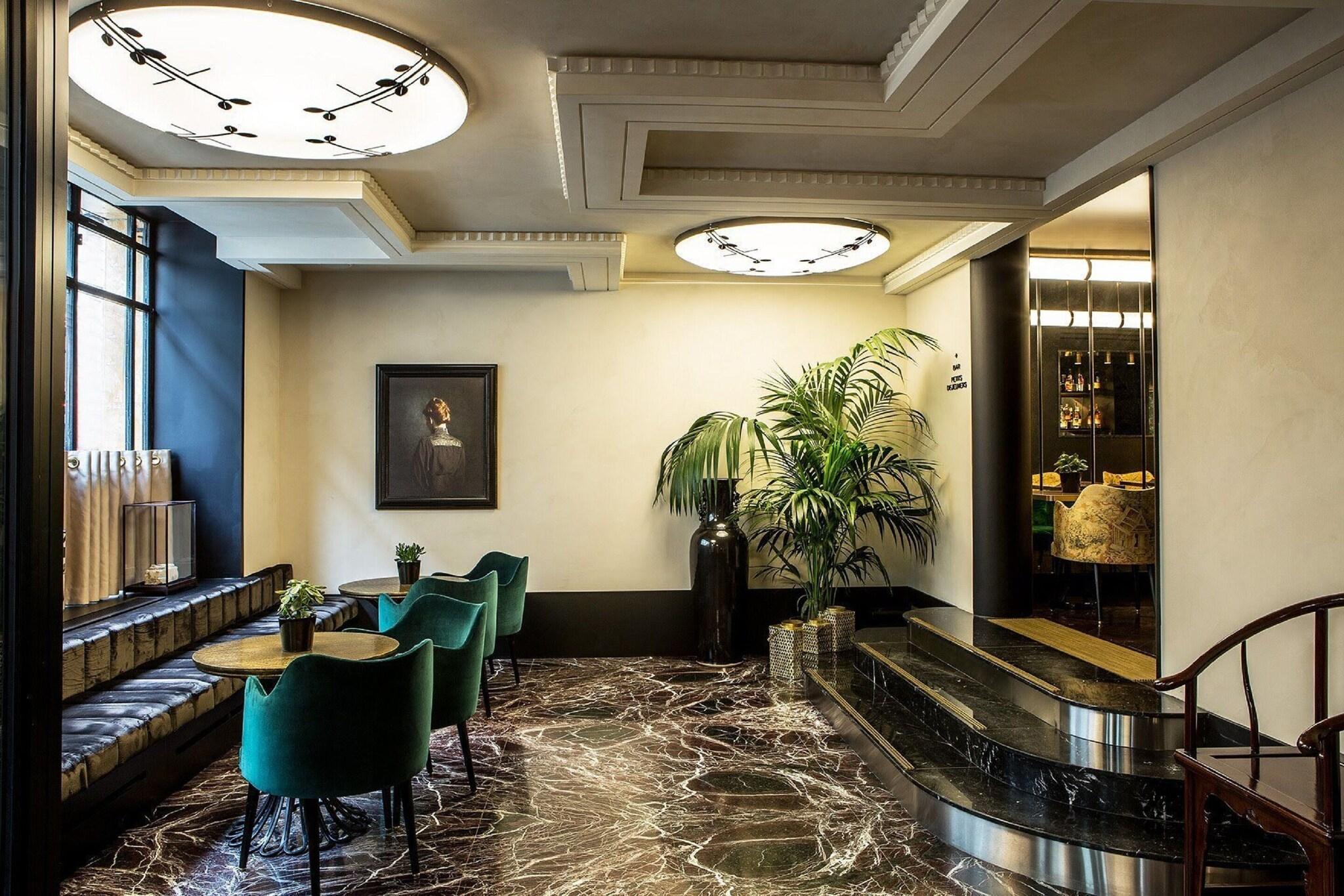 Centro de Negocios Htl du Rond-Point des Champs-Esprit de France