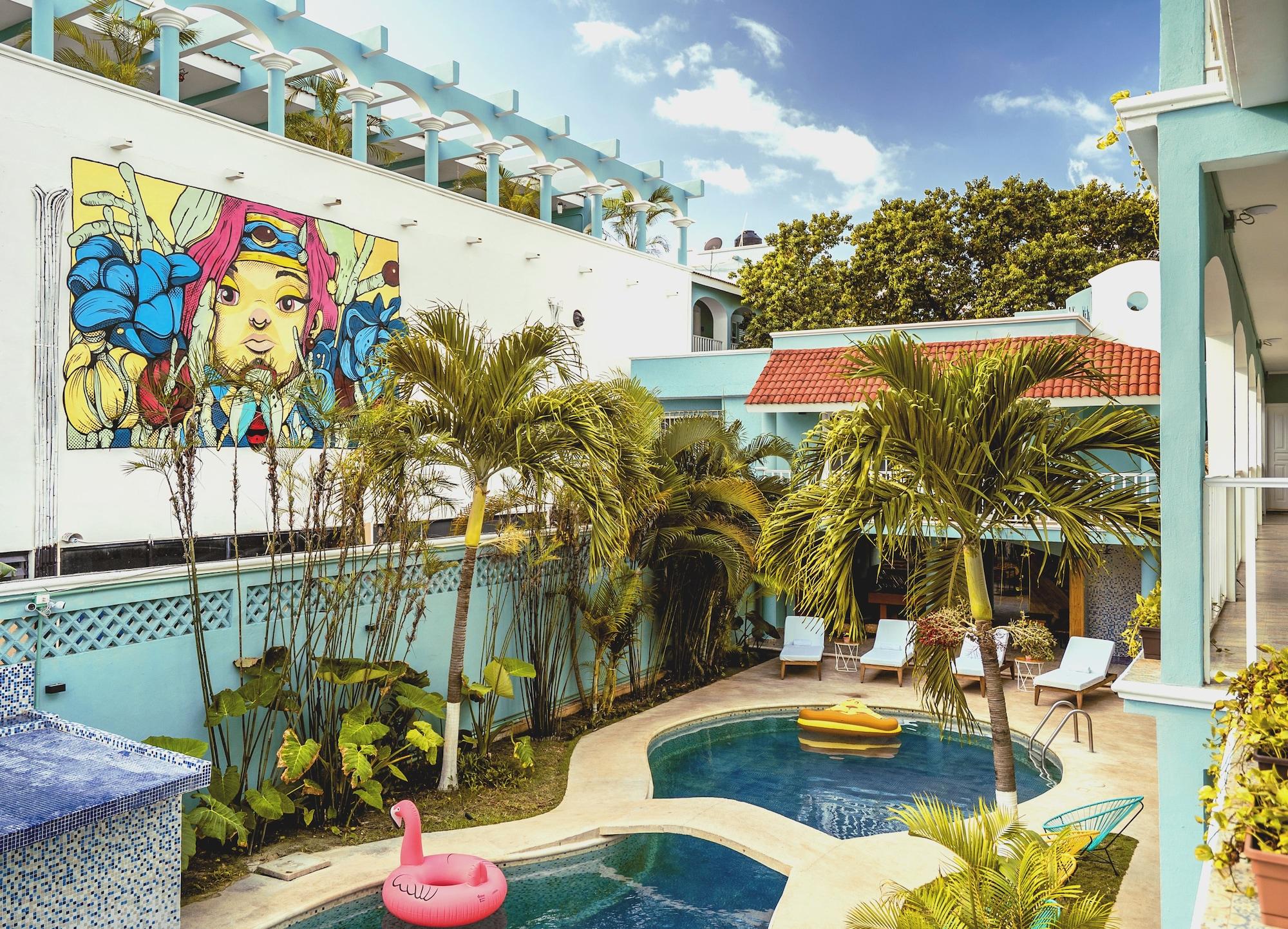 Vista Piscina Selina Playa del Carmen - Hostel