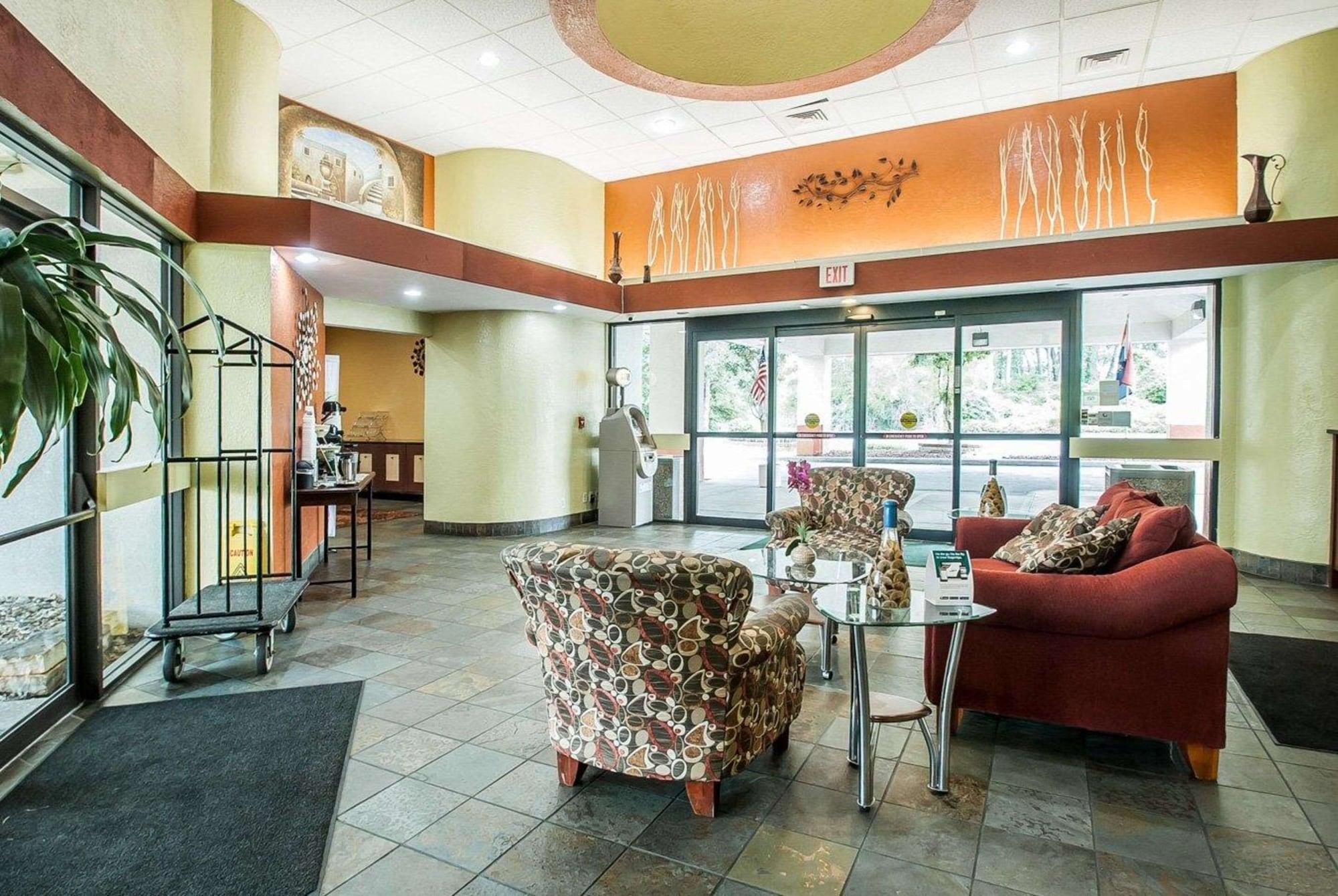 Vista Lobby Quality Inn & Suites Kansas City I-435N Near Sports Complex