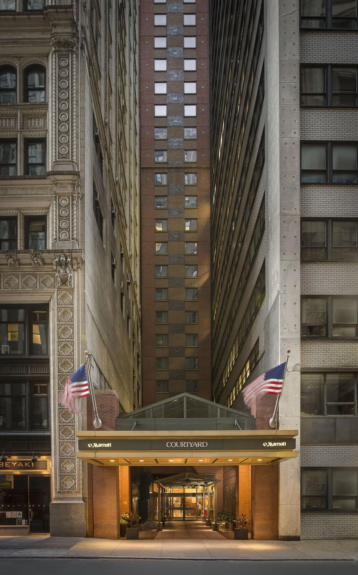 Vista Exterior Courtyard by Marriott New York Manhattan/Times Square
