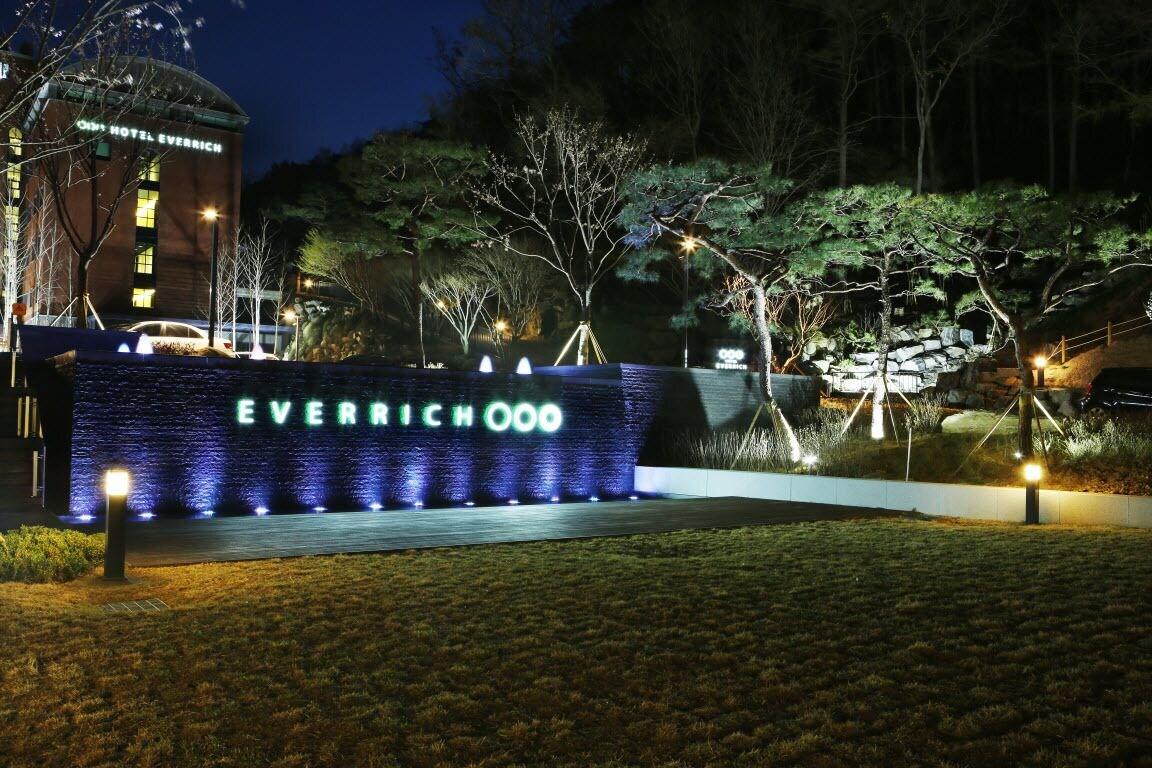Vista Exterior Hotel Everrich