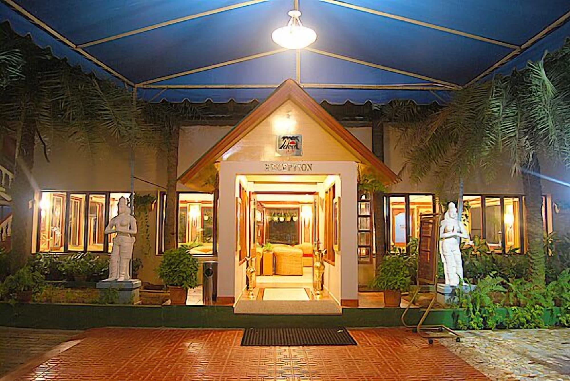 Vista Exterior Ideal Beach Resort