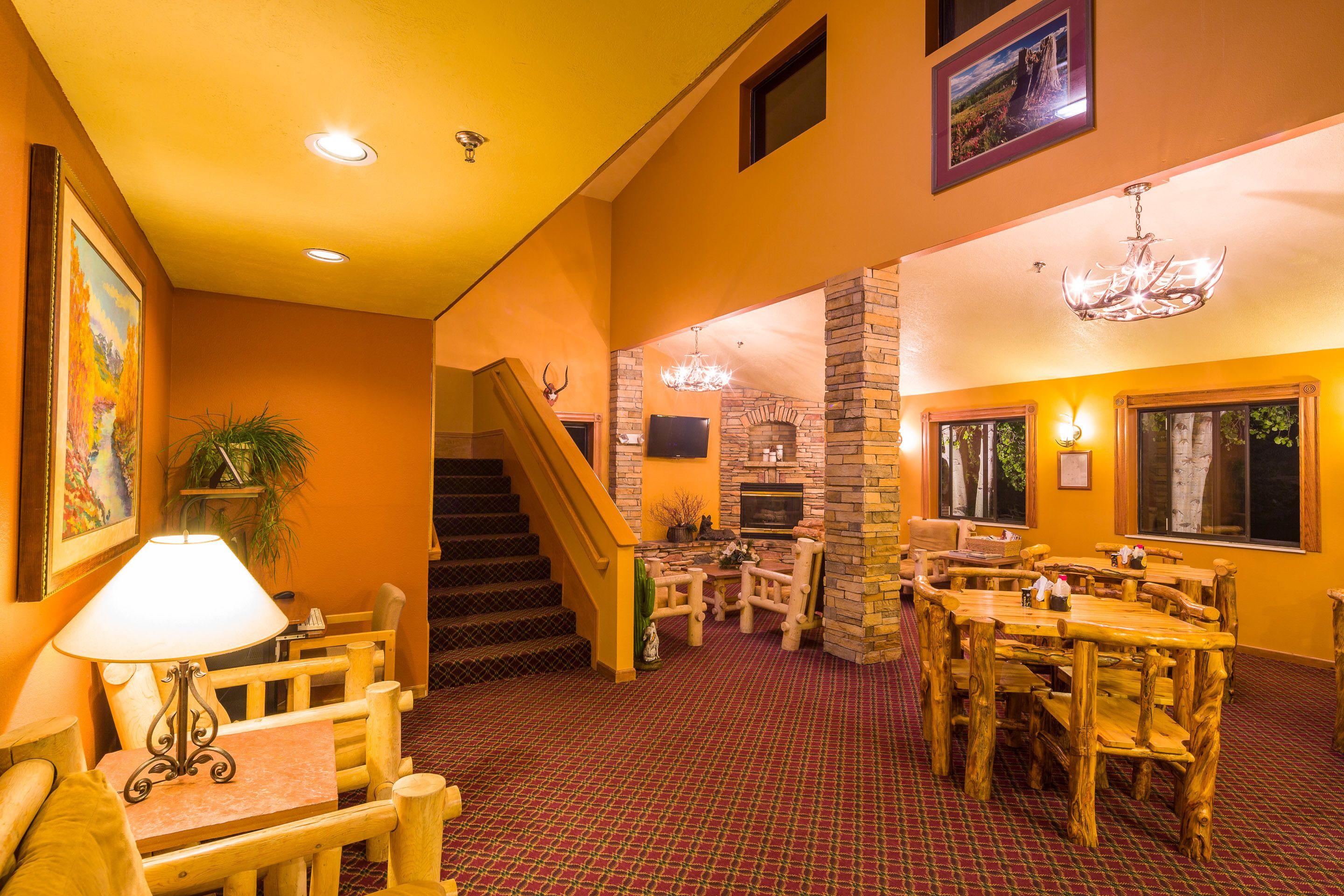 Vista Lobby Alpine Inn & Suites