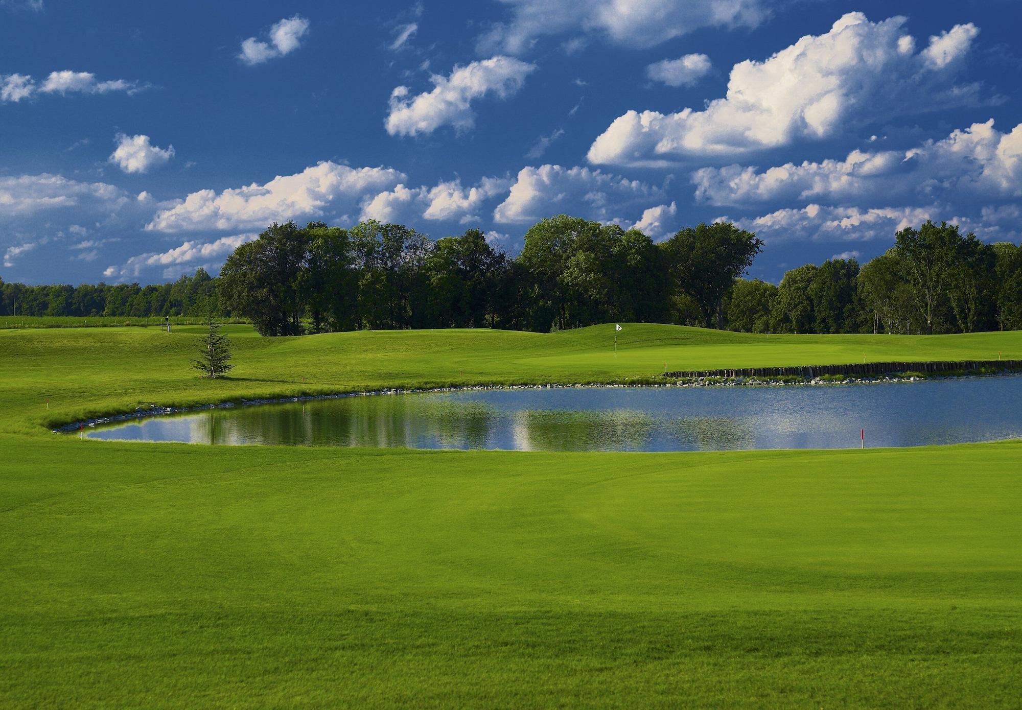 Campo de Golf Chateau Mcely