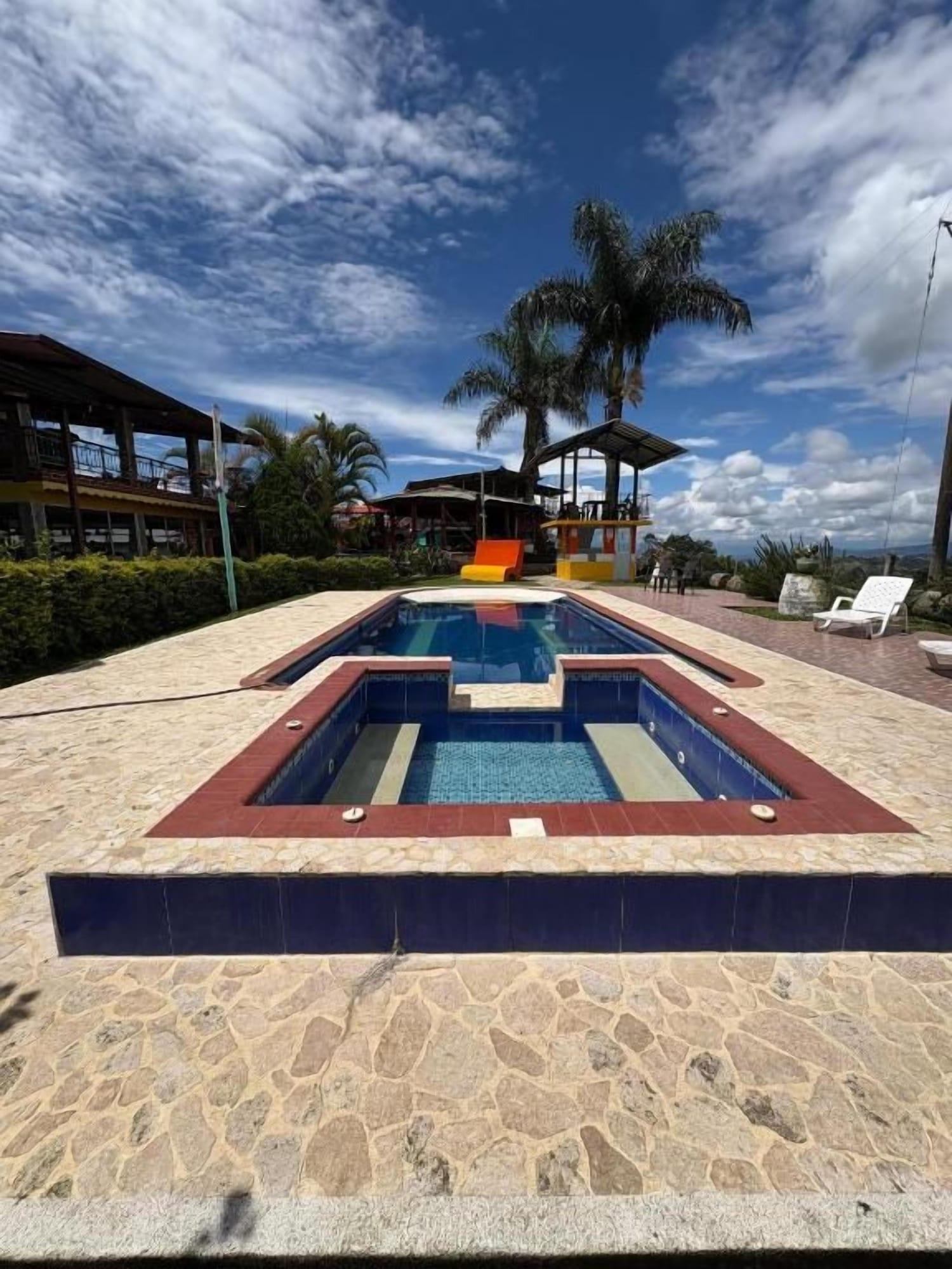 Vista Piscina Rancho Akila