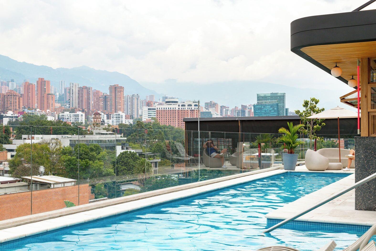 Vista Piscina Landmark Hotel