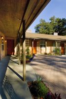 Alojamiento - Queen's Inn By the River