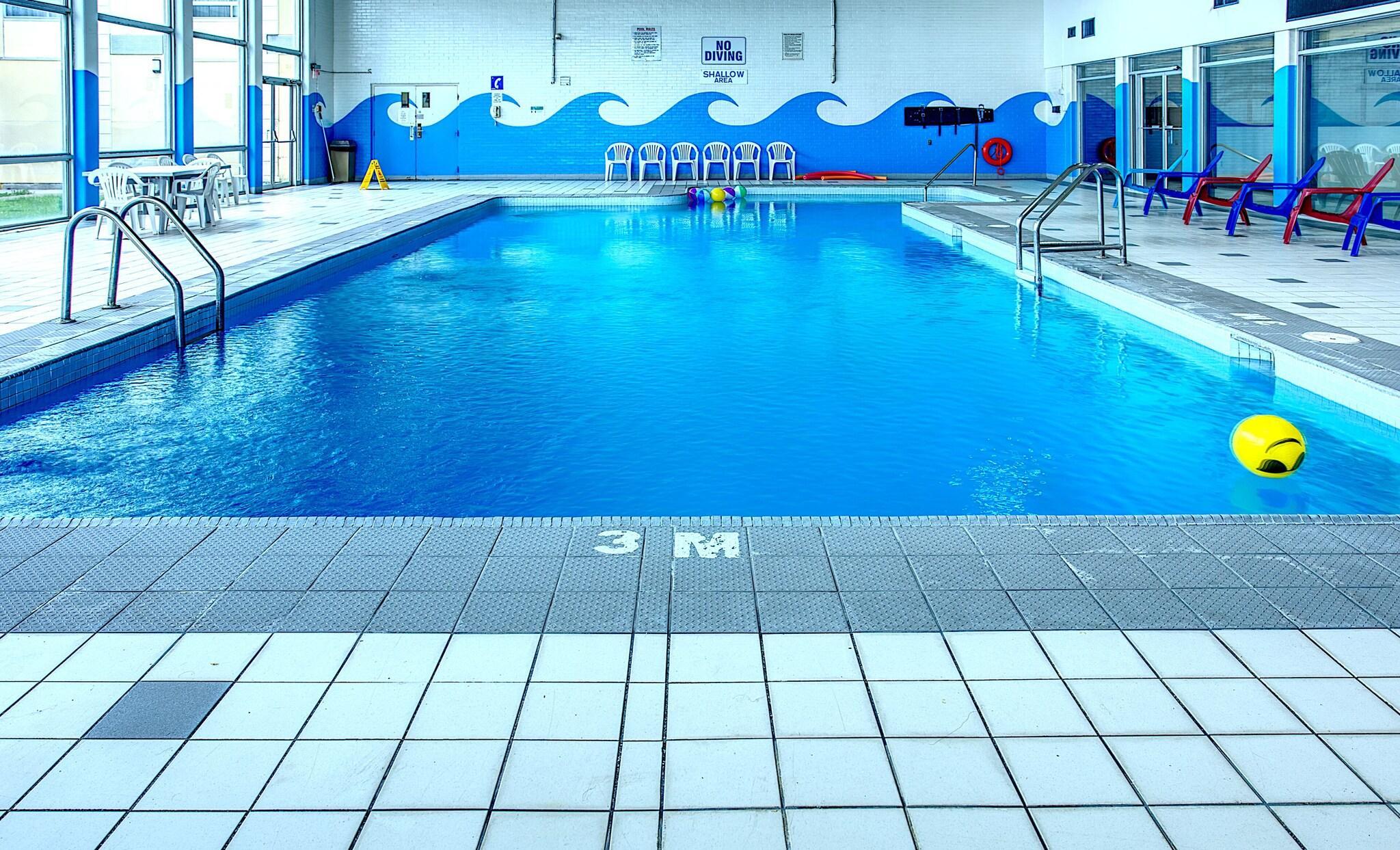 Vista Piscina Ramada by Wyndham London