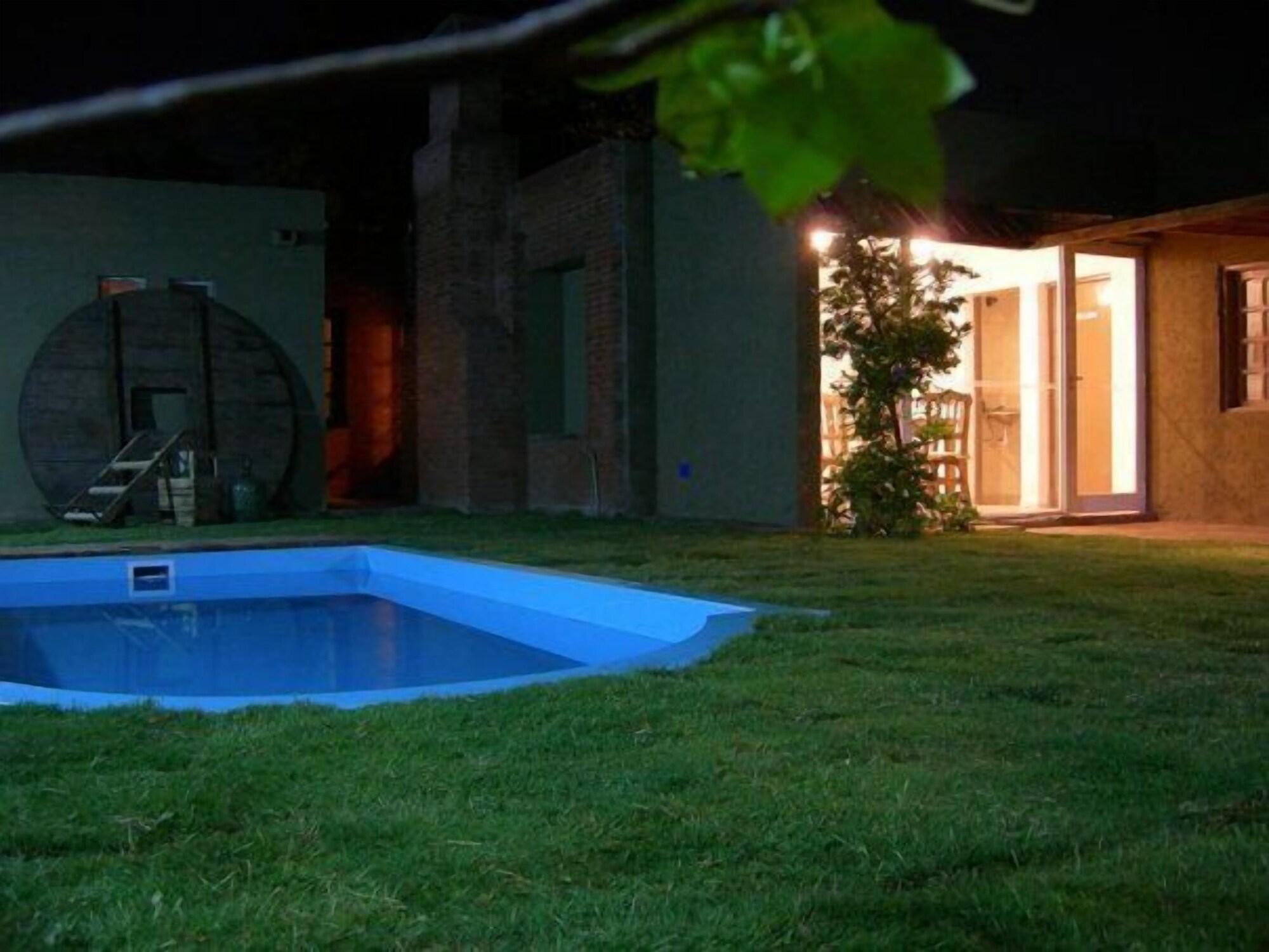 Vista Piscina Red Wine Club