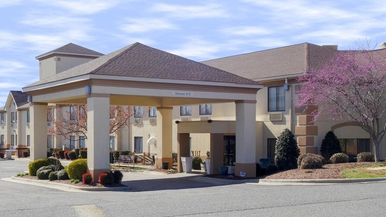 Vista Exterior Country Inn & Suites by Radisson, Shelby, NC