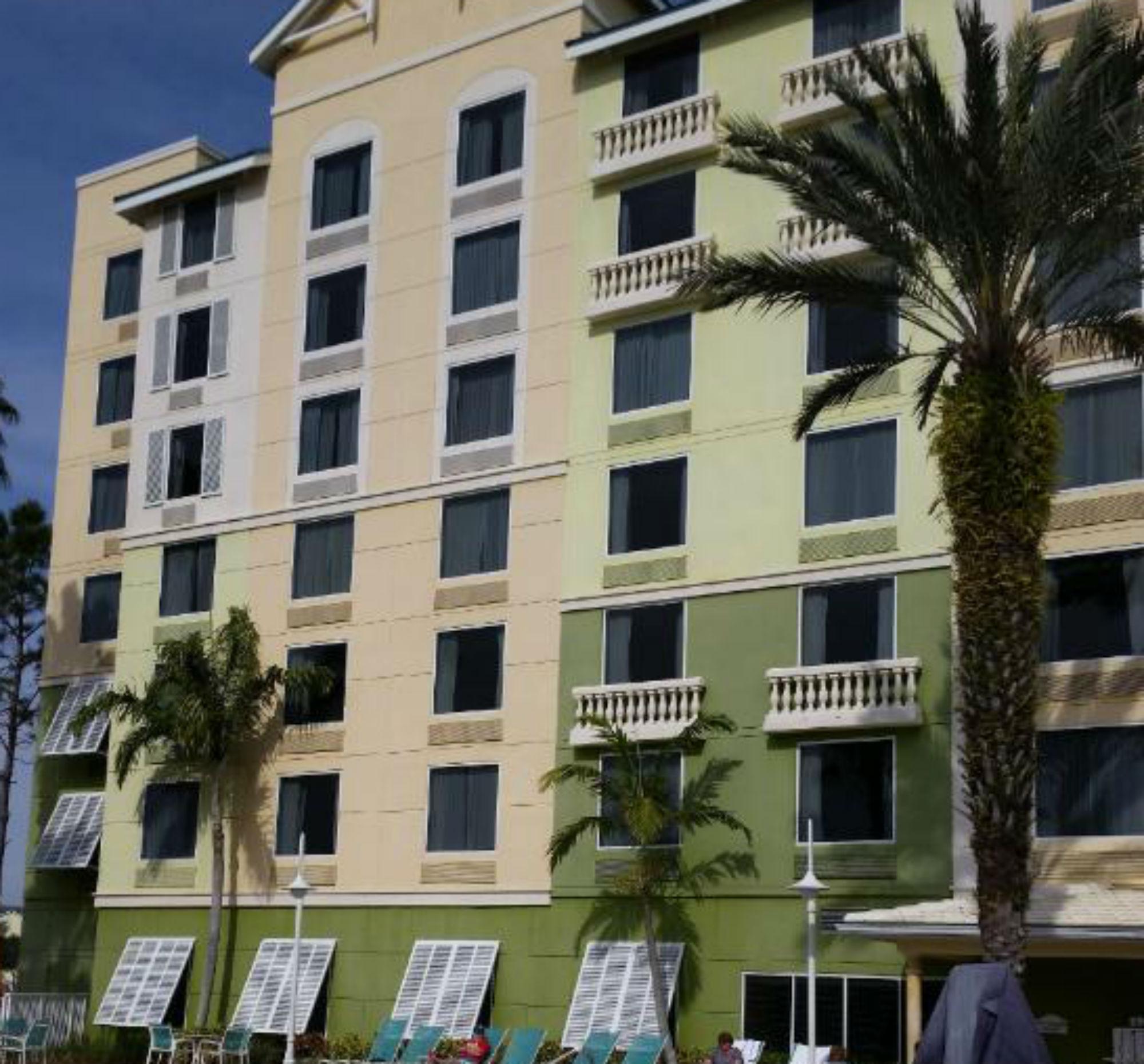 Hotel Comfort Suites Maingate East