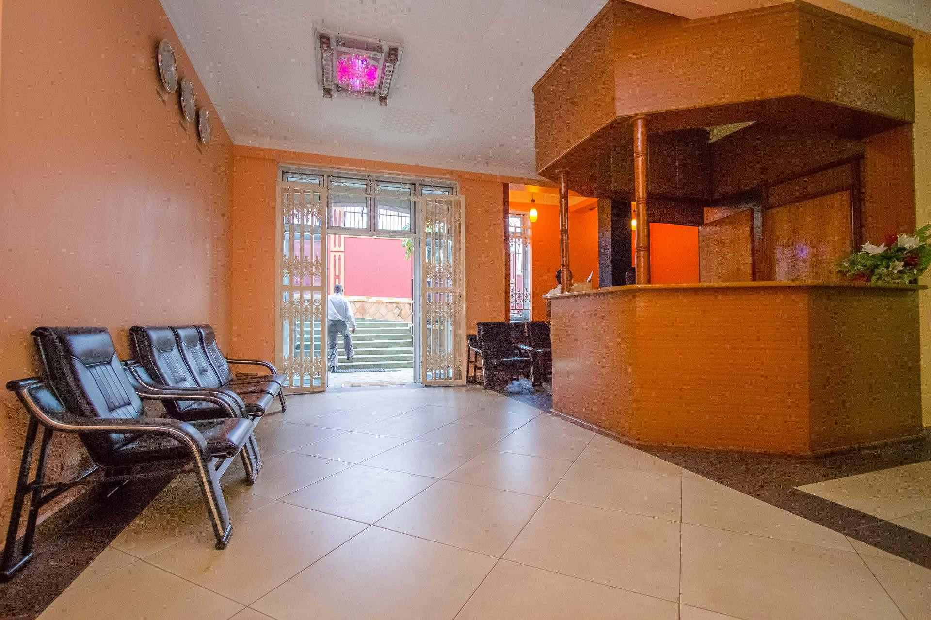 Vista Lobby Jevine Hotel