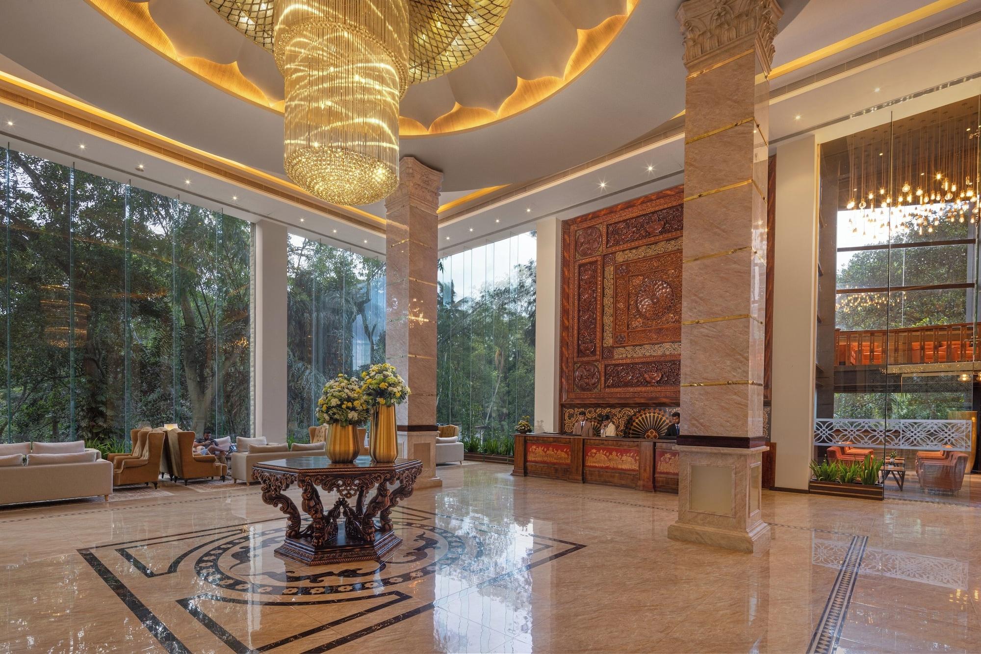 Vista Lobby The Golden Crown Hotel