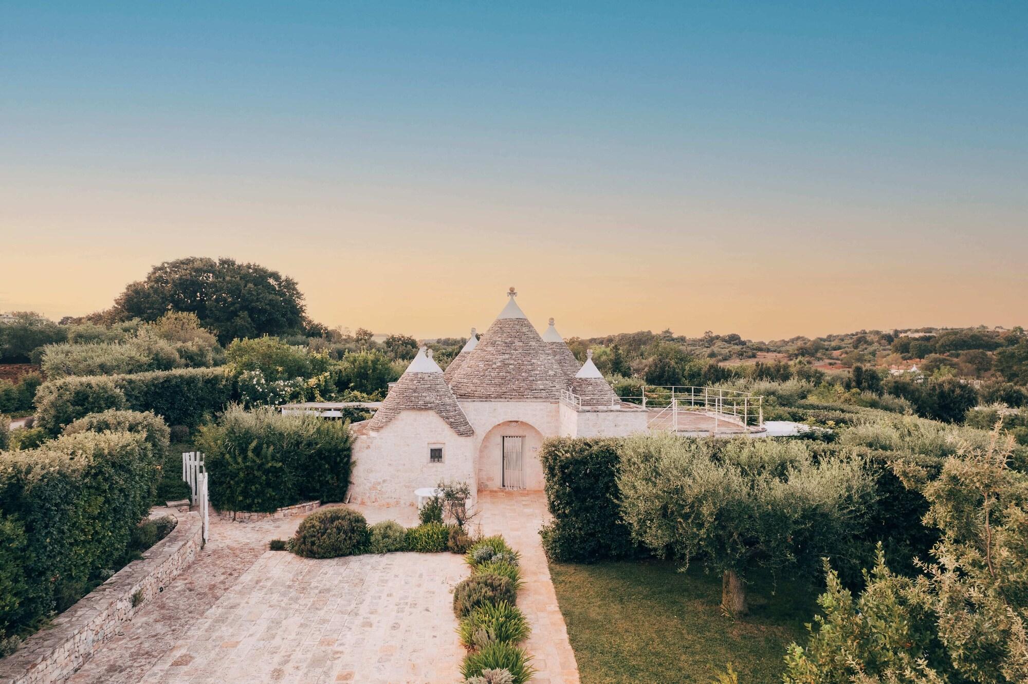 Vista Exterior Leonardo Trulli Resort