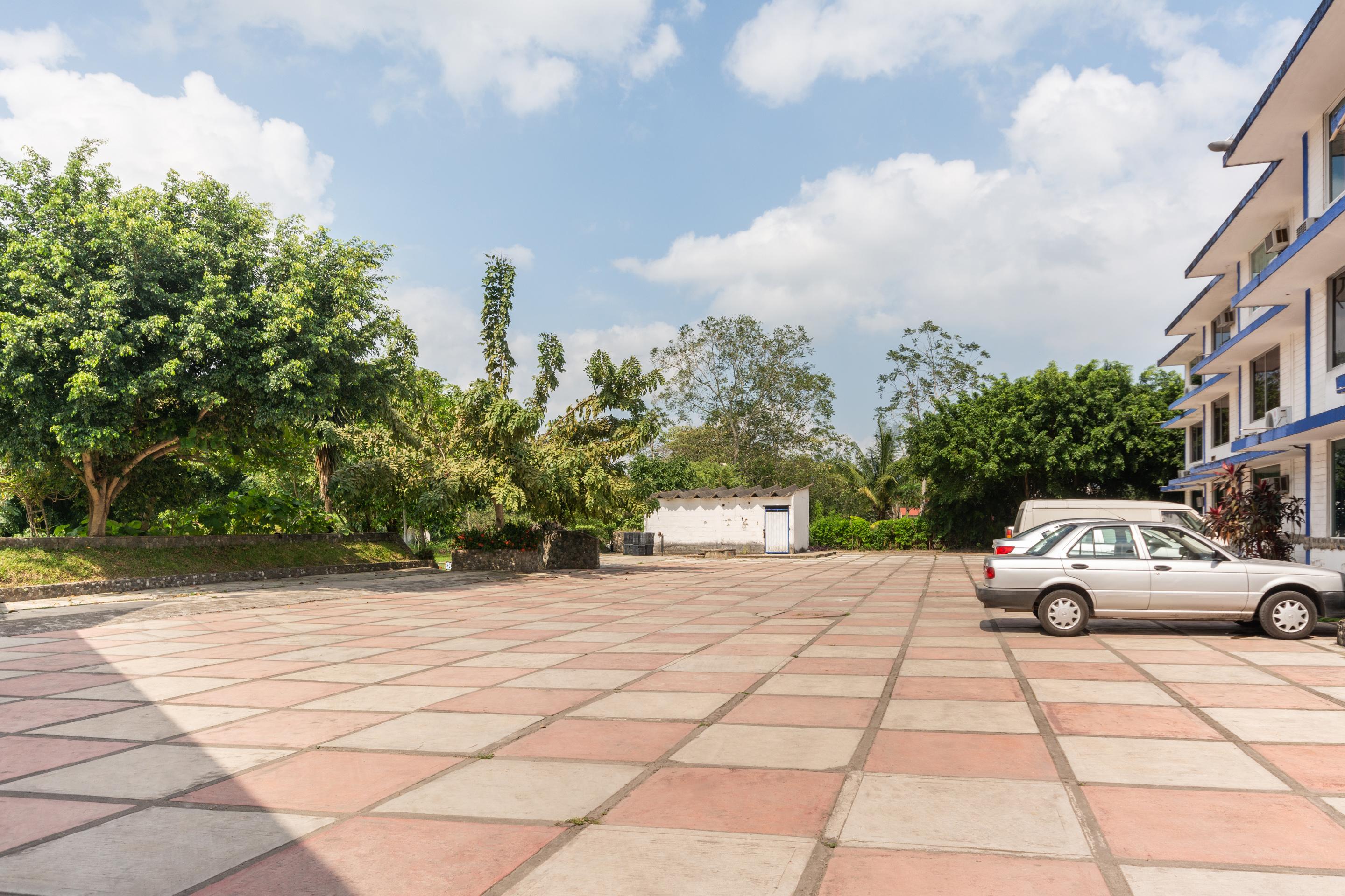 Estacionamiento OYO Hotel Casa Blanca