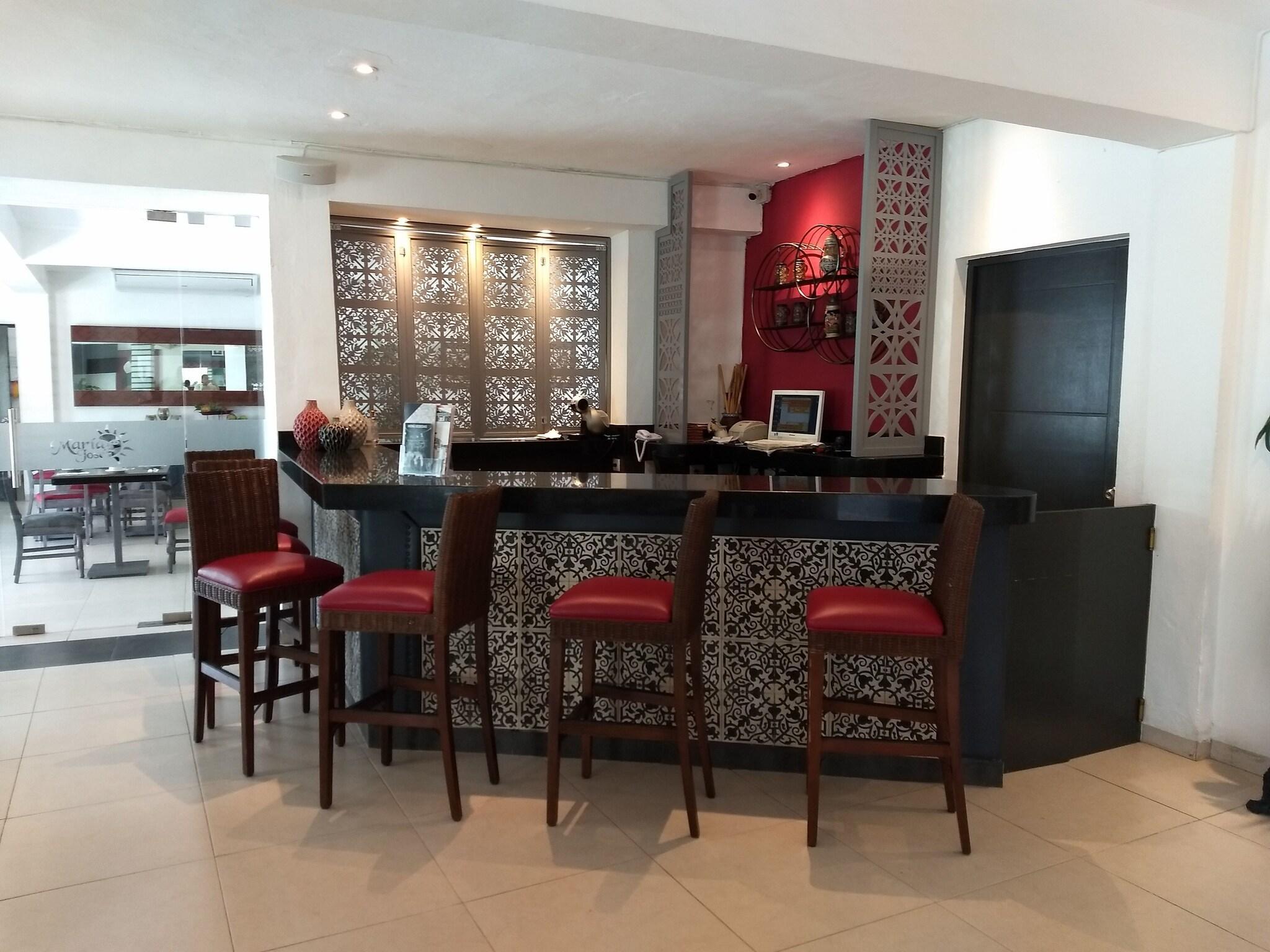Bar/Salón Hotel María Jose