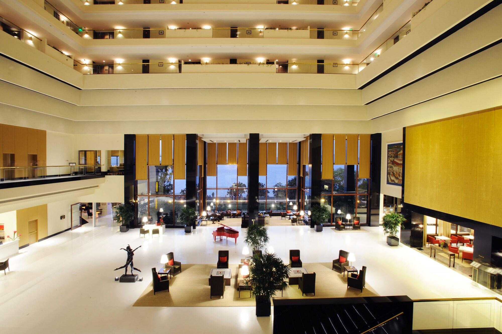 Vista Lobby The Oberoi Mumbai