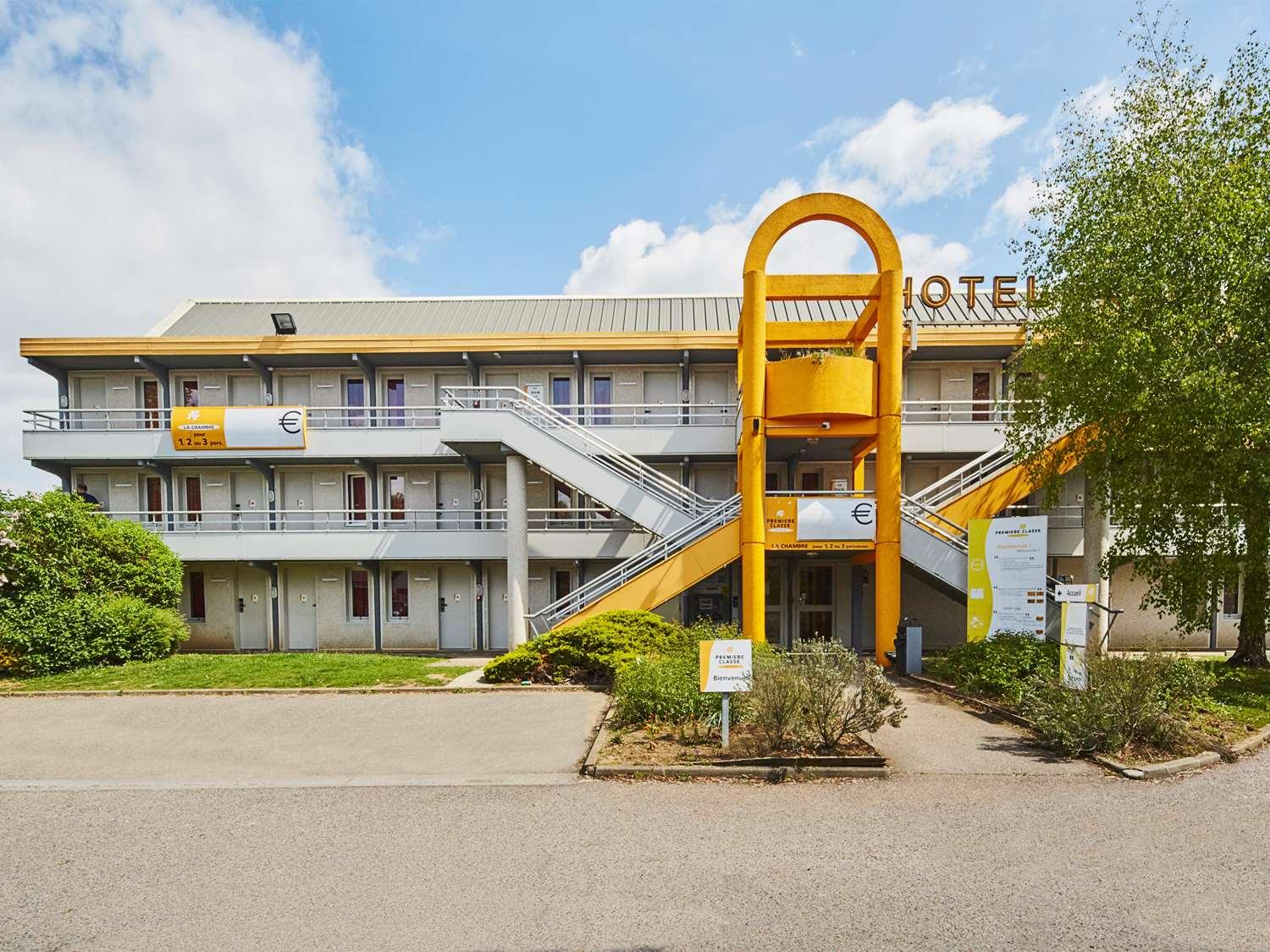 Vista Exterior Premiere Classe Melun Senart Vert Saint Denis