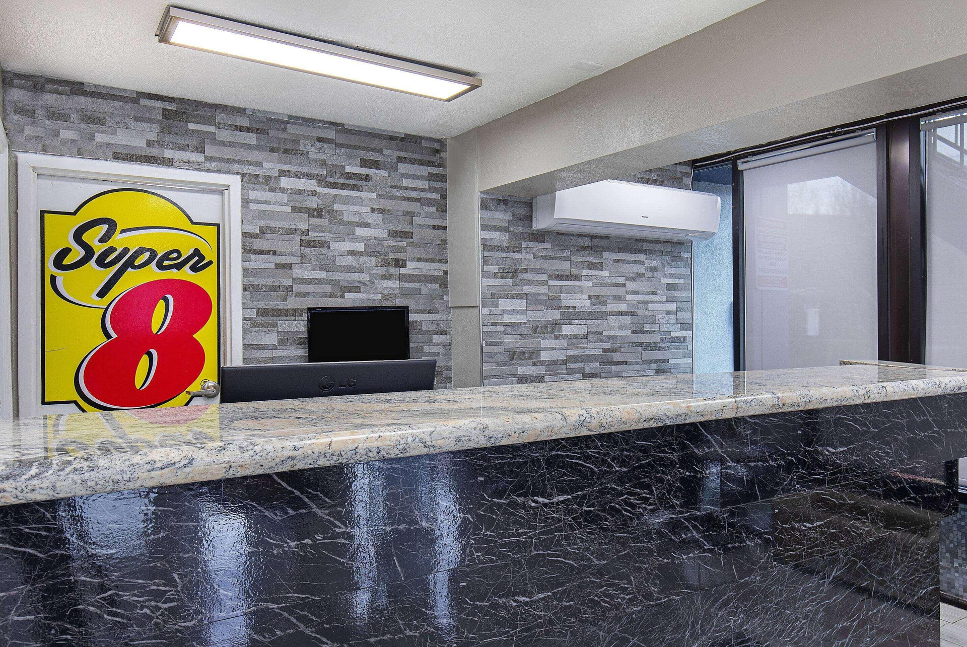 Vista Lobby Super 8 by Wyndham Nashville West