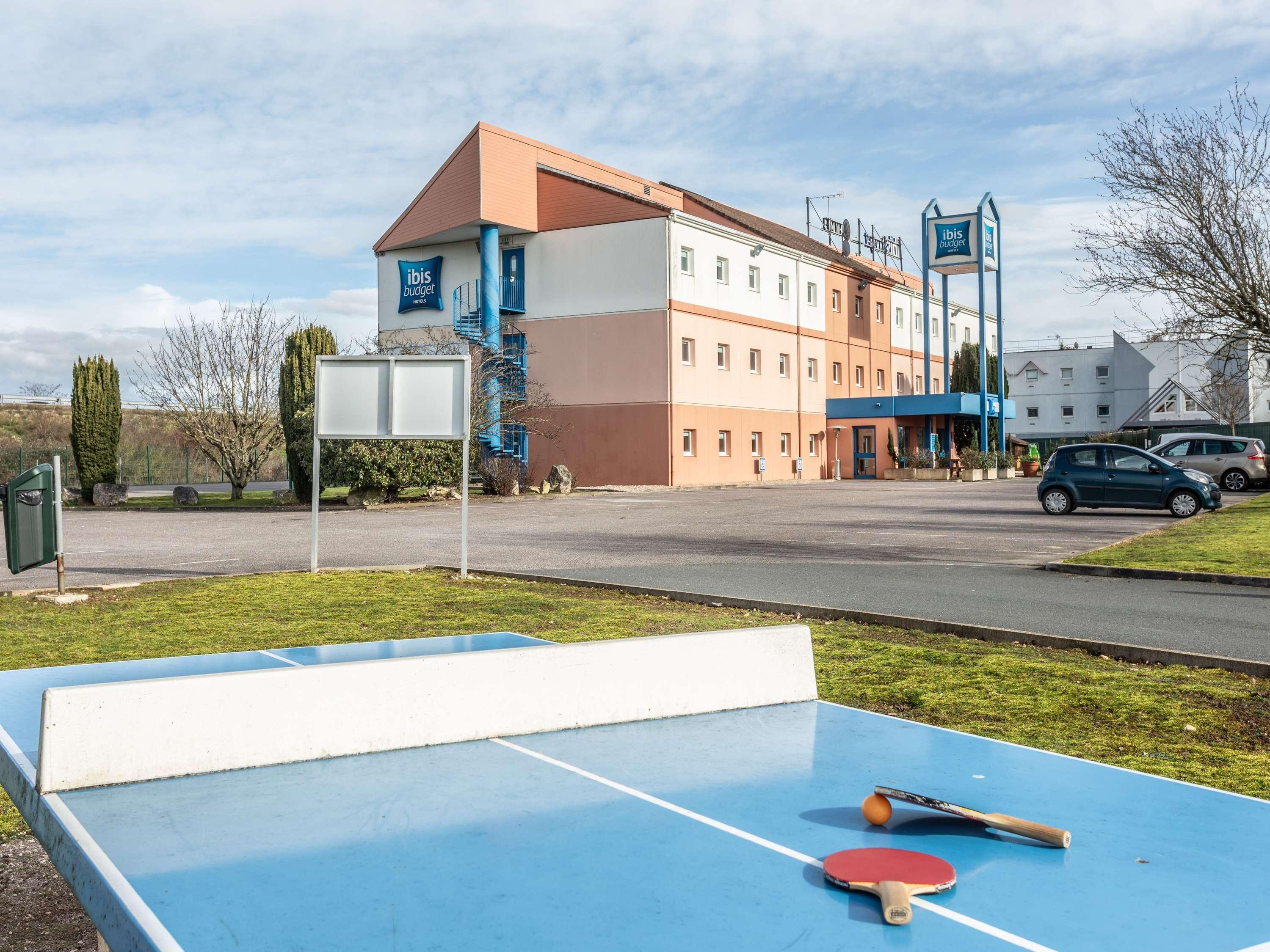Vista Exterior ibis budget Bourges