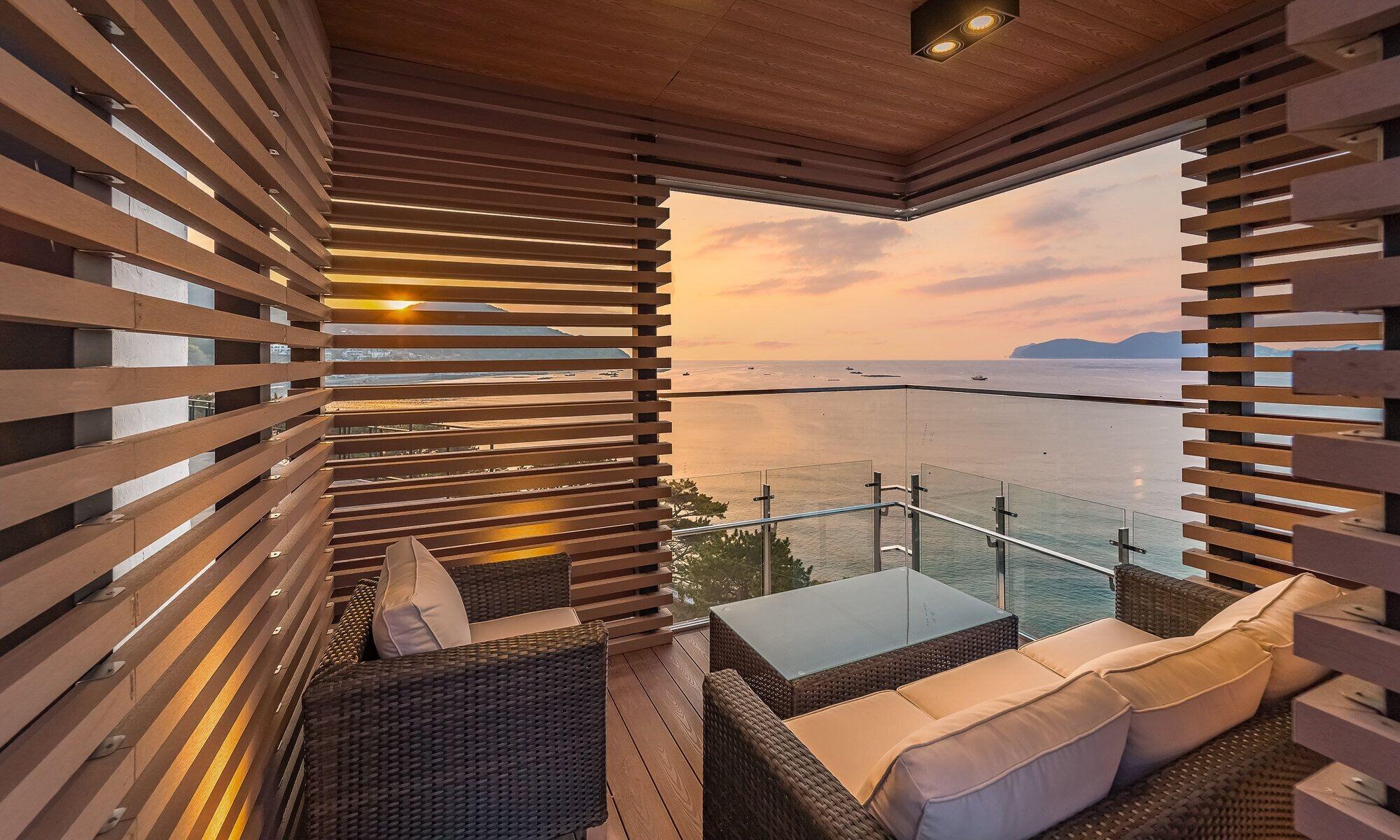 Varios Stubborn Hotel