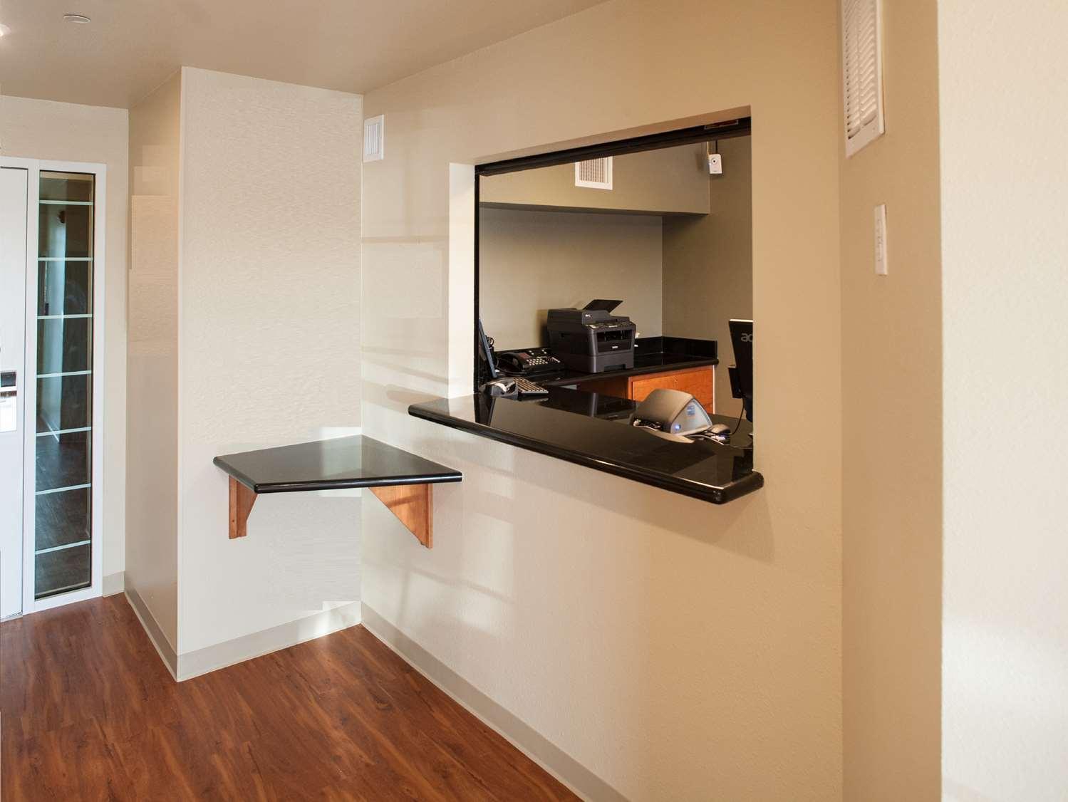 Vista Lobby WoodSpring Suites Raleigh Apex