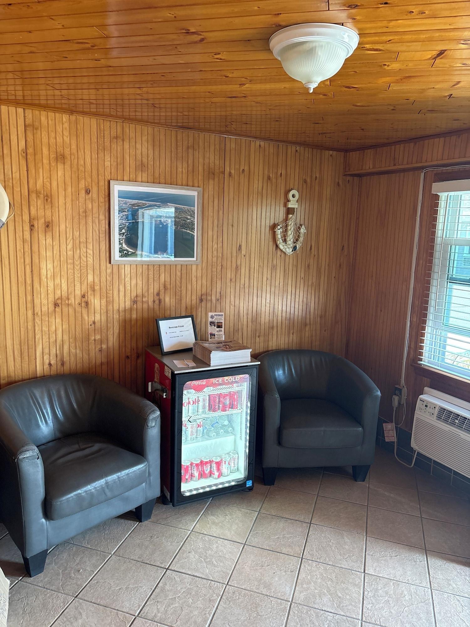 Vista Lobby Shore Point Motel