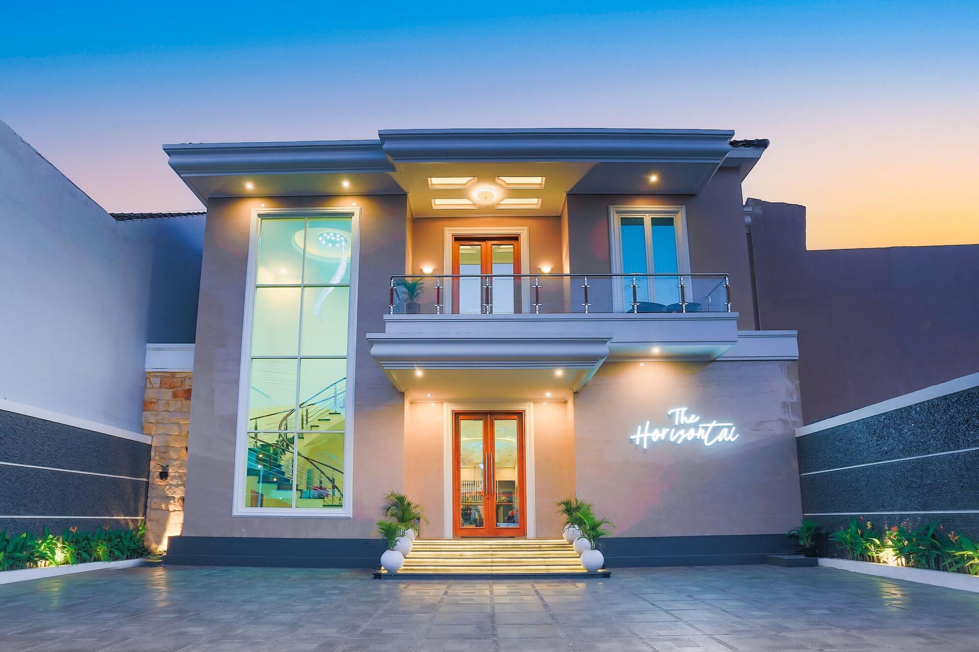 Varios The Horizontal Hotel Pacitan